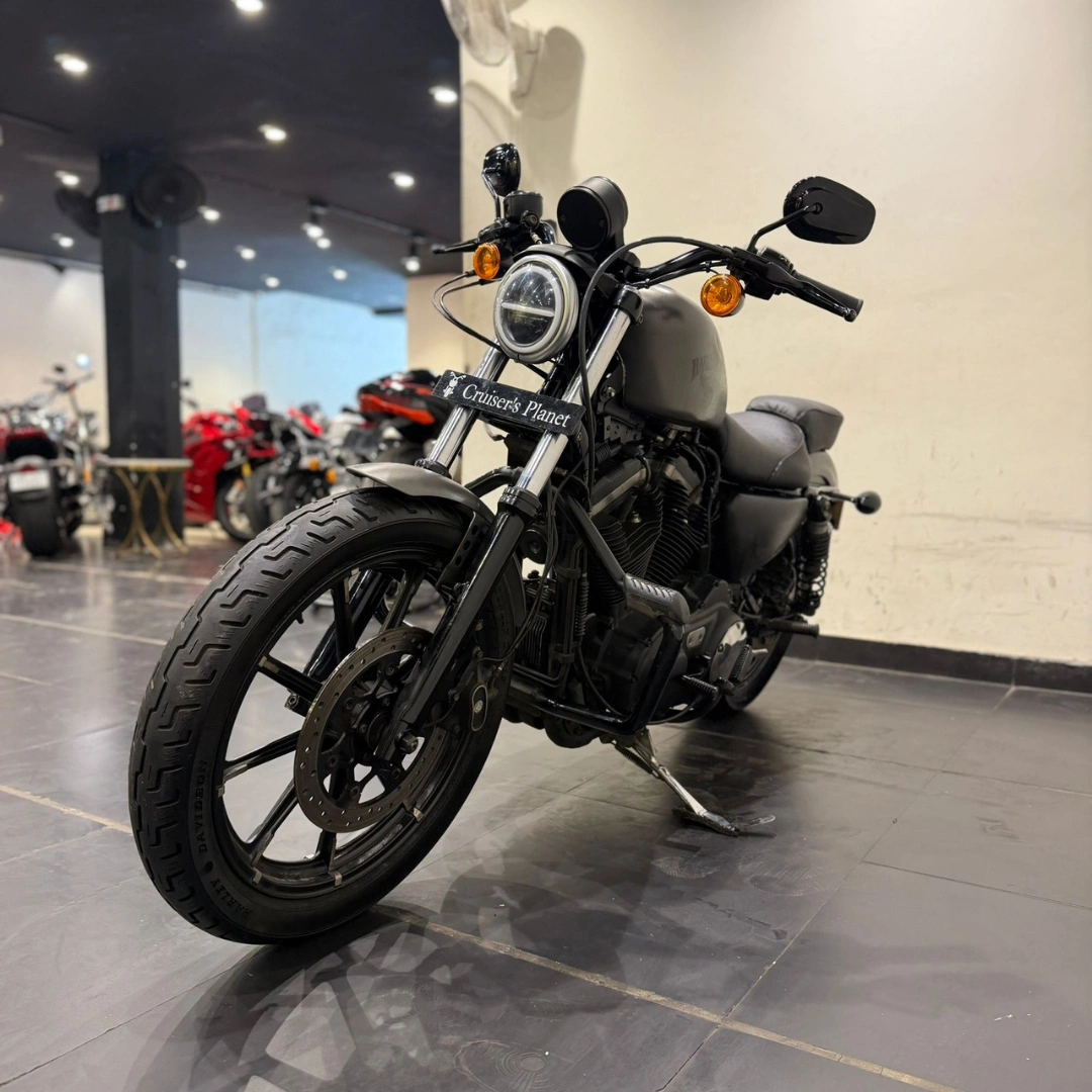 HARLEY DAVIDSON IRON 883