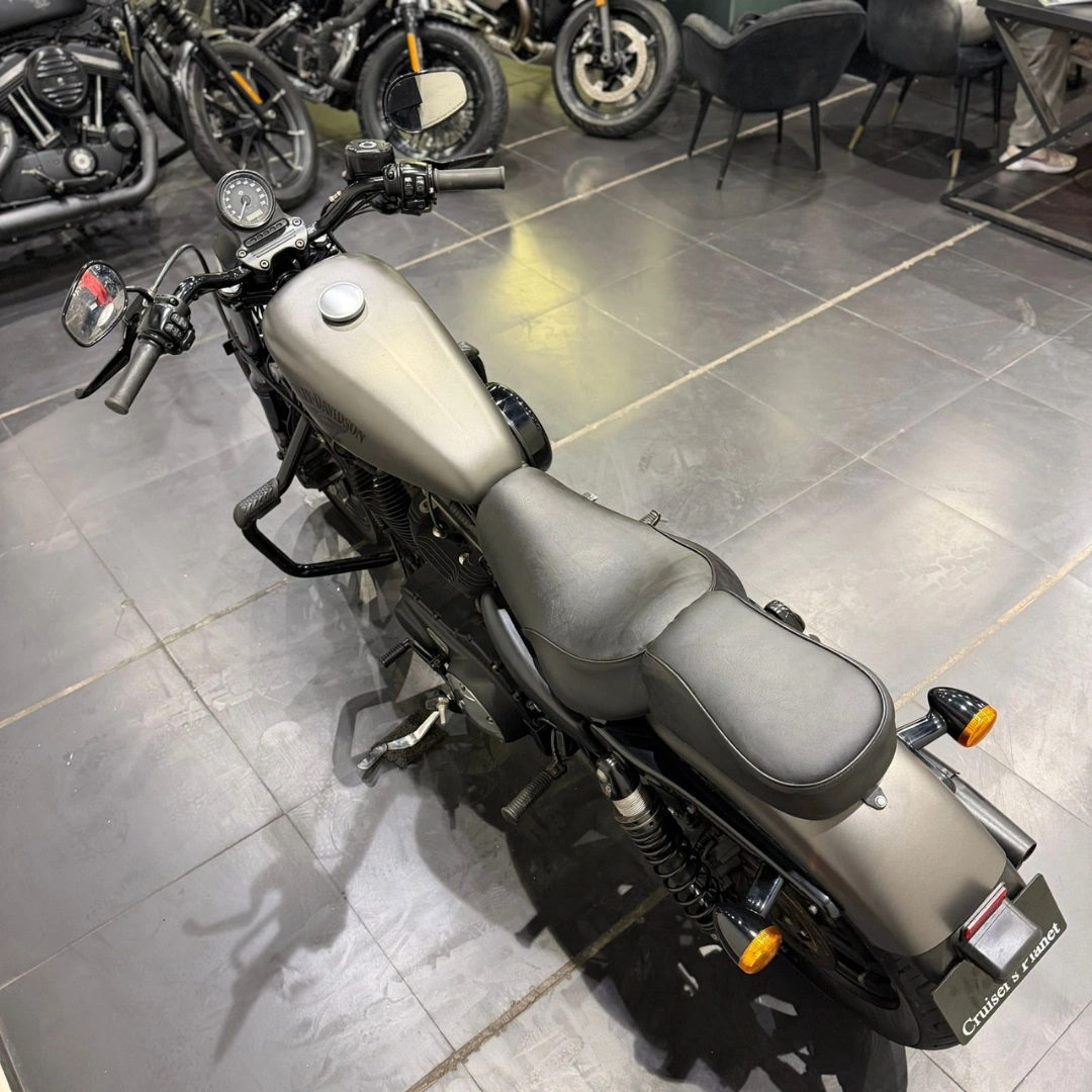 HARLEY DAVIDSON IRON 883