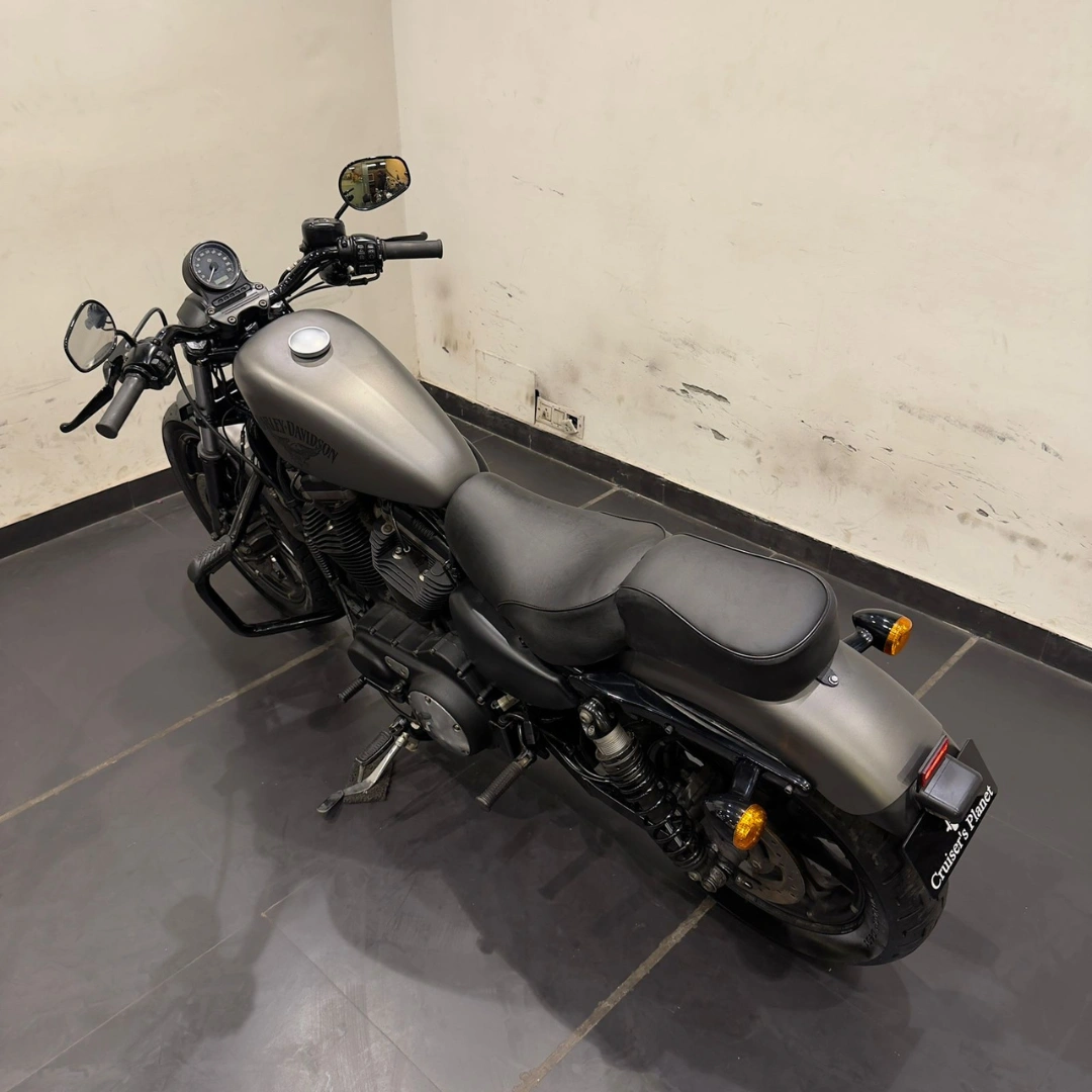 HARLEY DAVIDSON IRON 883