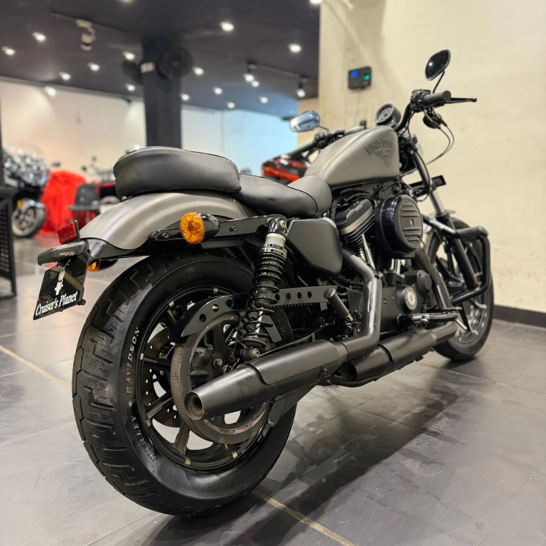 HARLEY DAVIDSON IRON 883