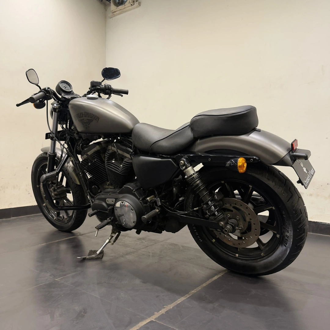 HARLEY DAVIDSON IRON 883