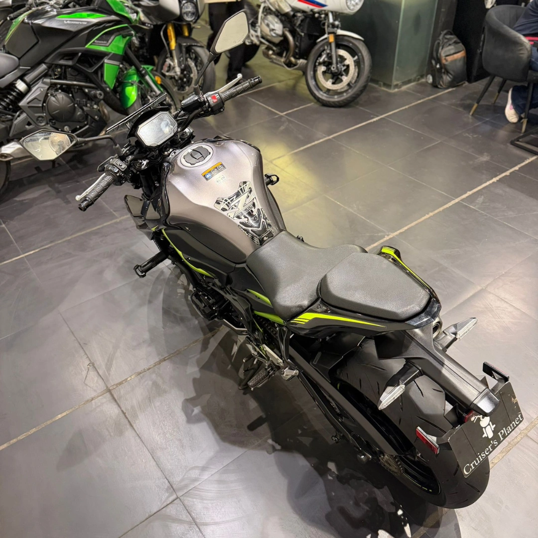 KAWASAKI Z900