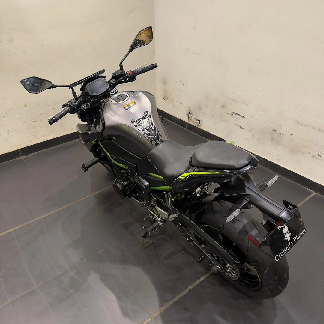 KAWASAKI Z900
