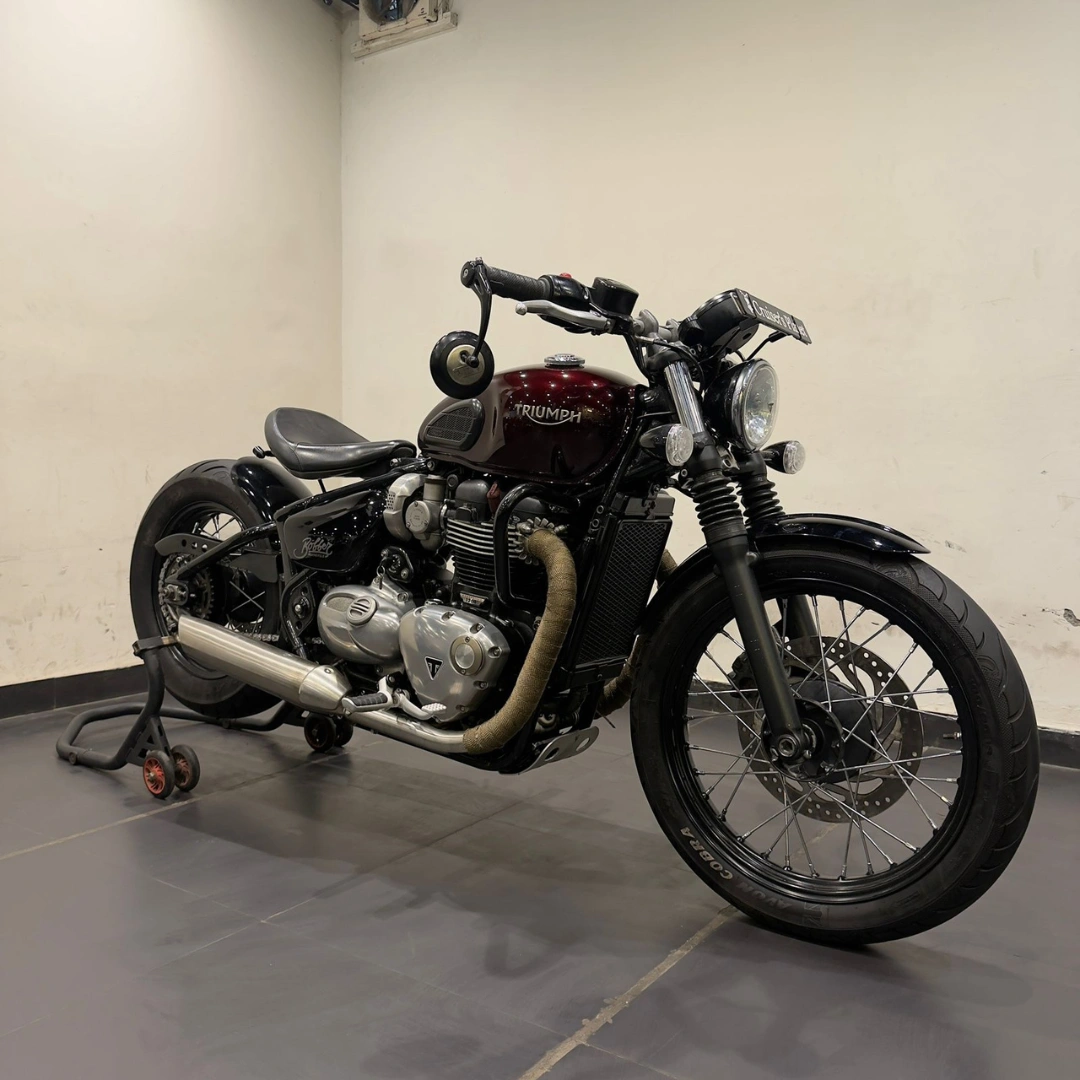 TRIUMPH BONNEVILLE BOBBER