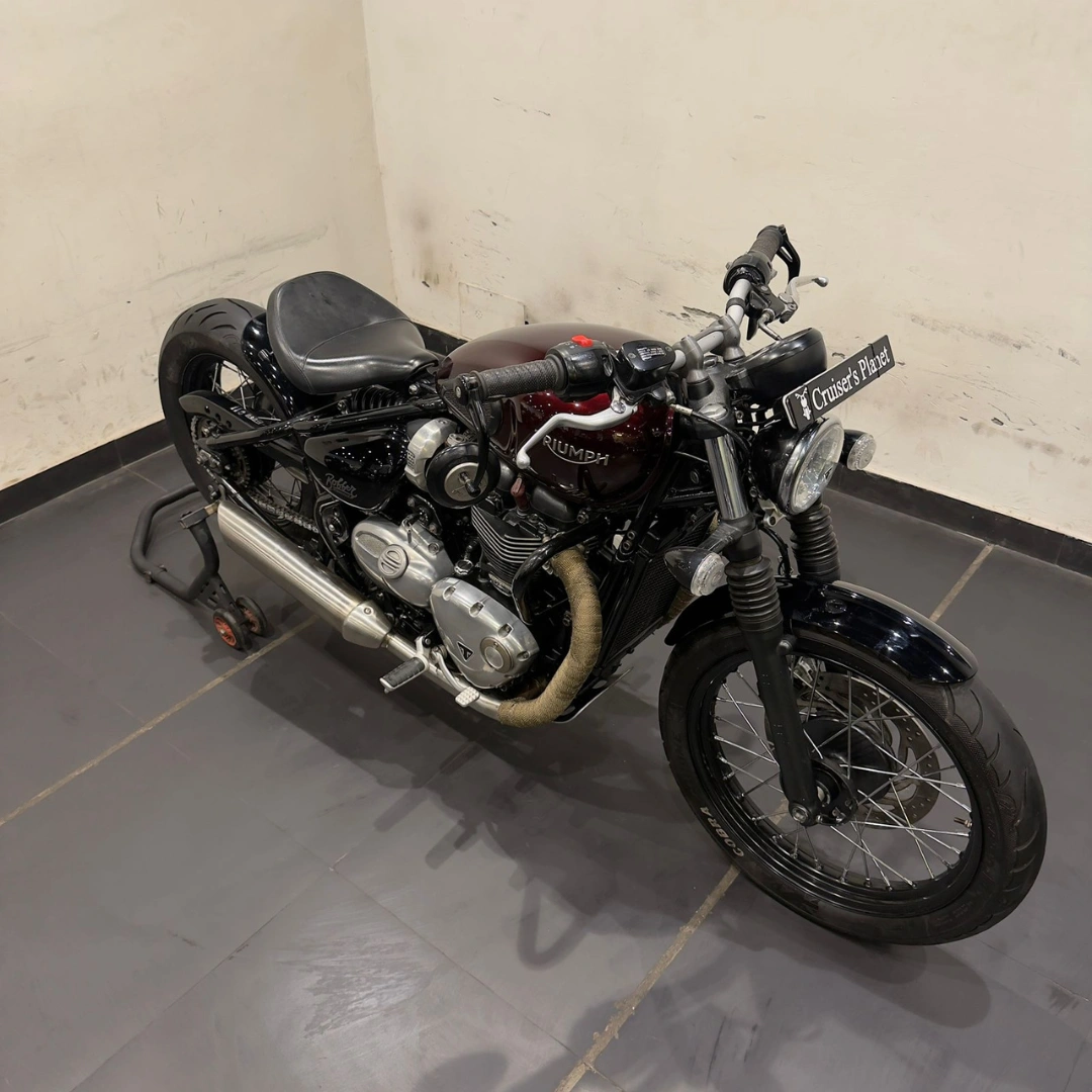 TRIUMPH BONNEVILLE BOBBER