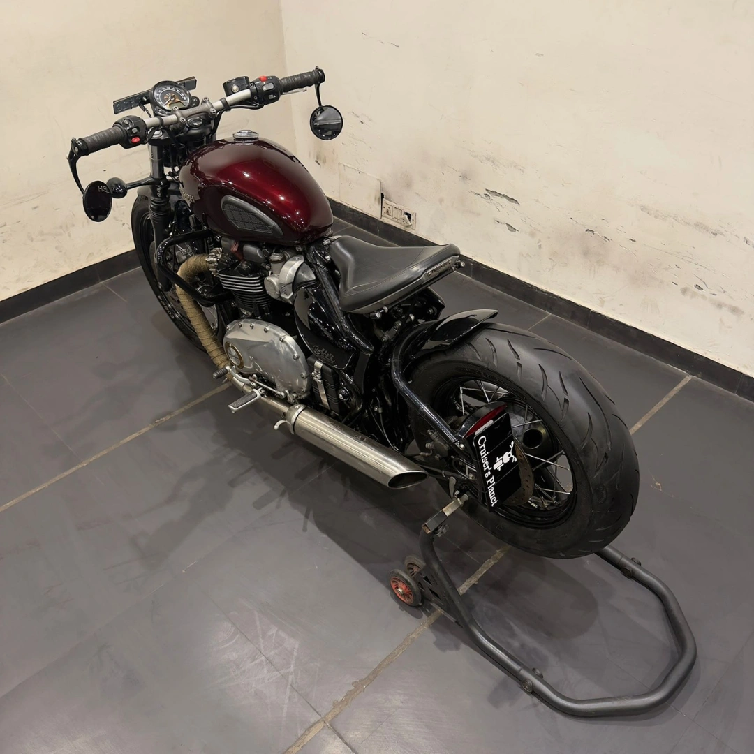 TRIUMPH BONNEVILLE BOBBER