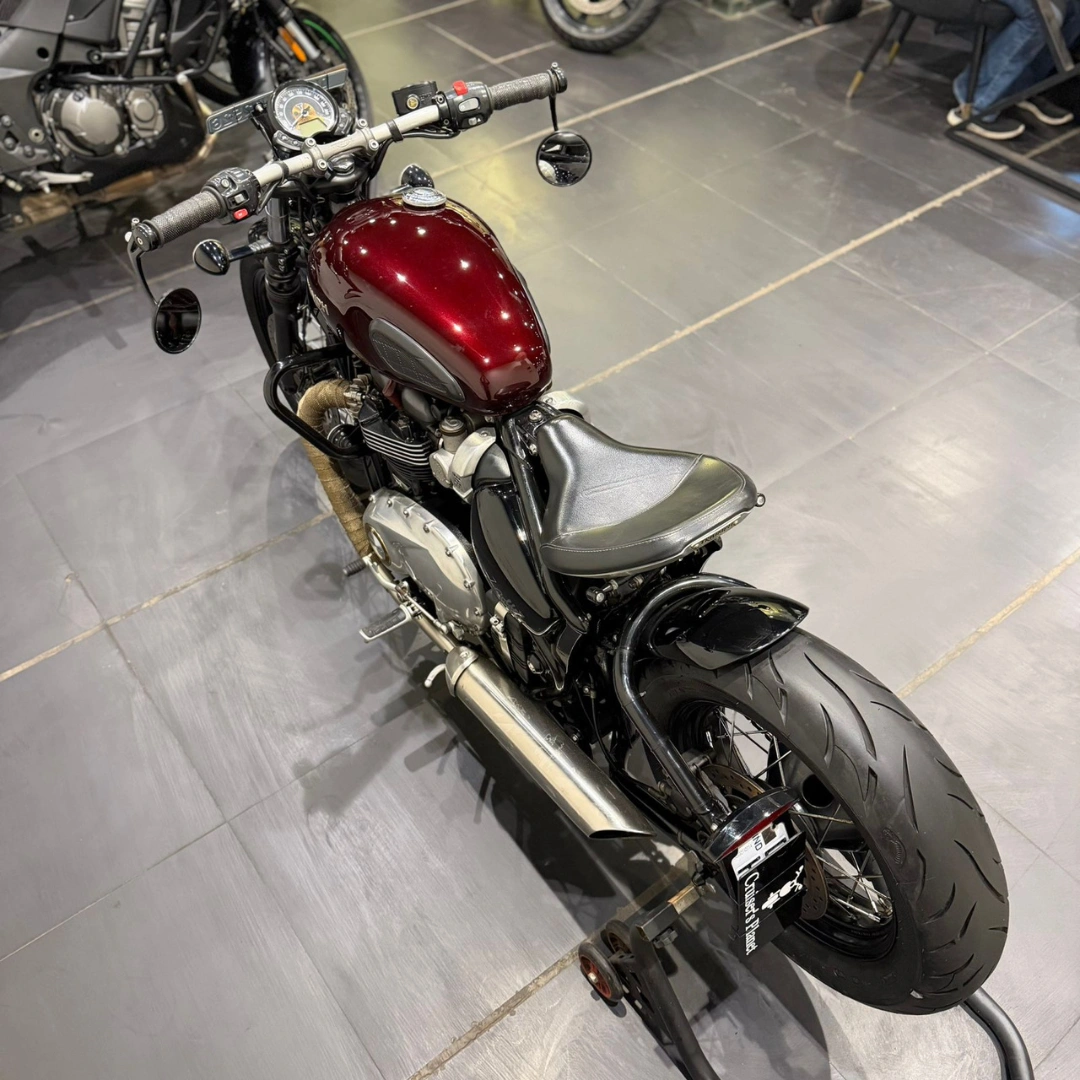 TRIUMPH BONNEVILLE BOBBER