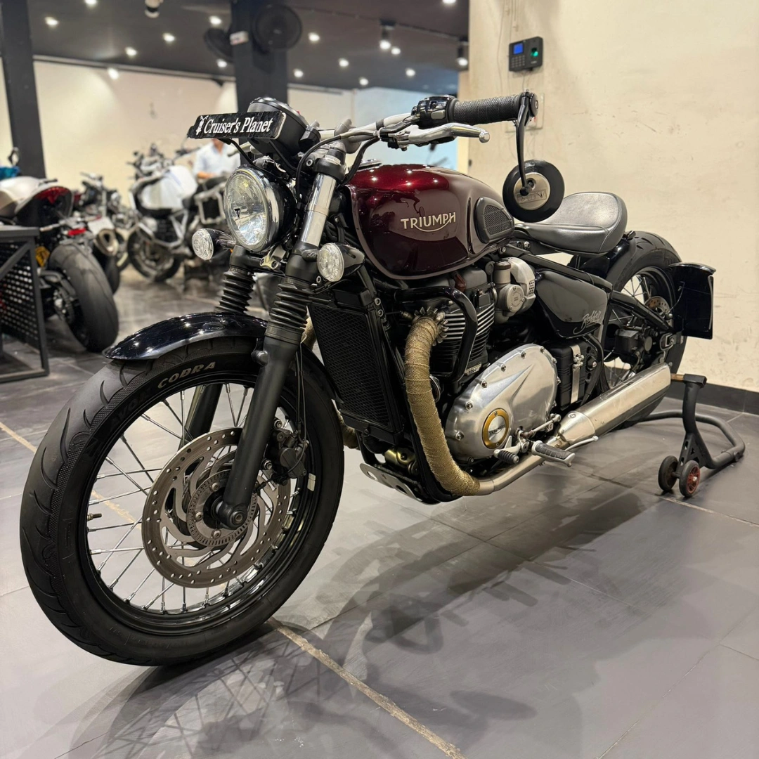 TRIUMPH BONNEVILLE BOBBER