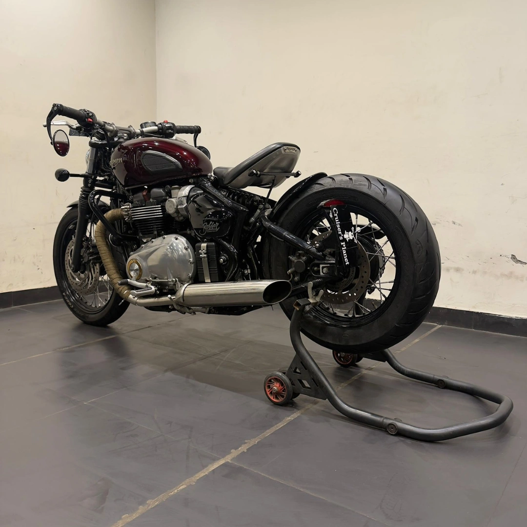 TRIUMPH BONNEVILLE BOBBER