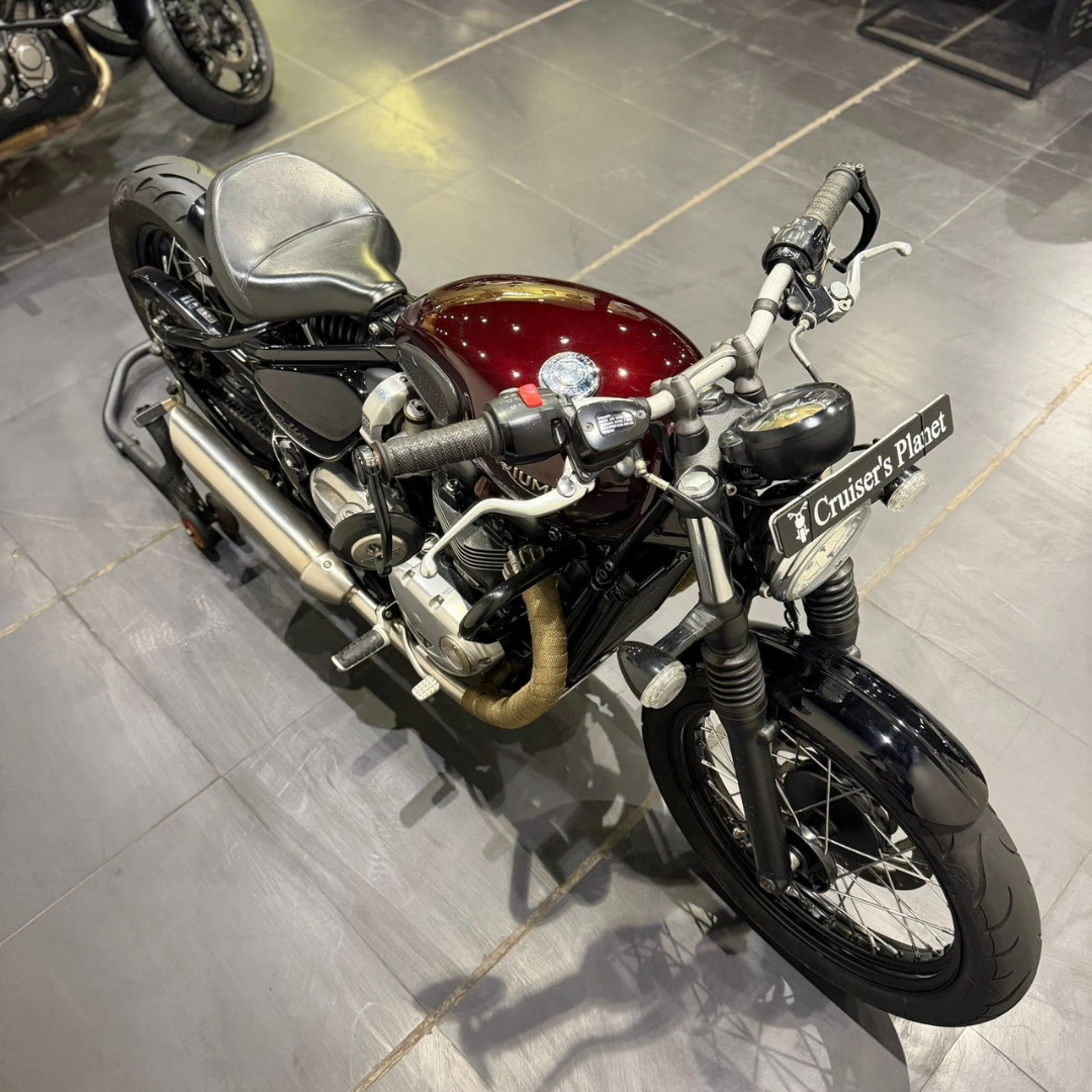 TRIUMPH BONNEVILLE BOBBER