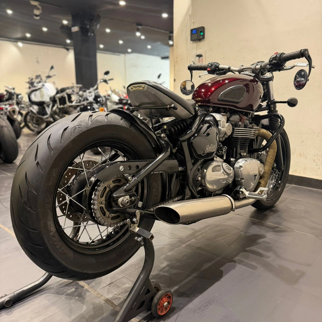 TRIUMPH BONNEVILLE BOBBER