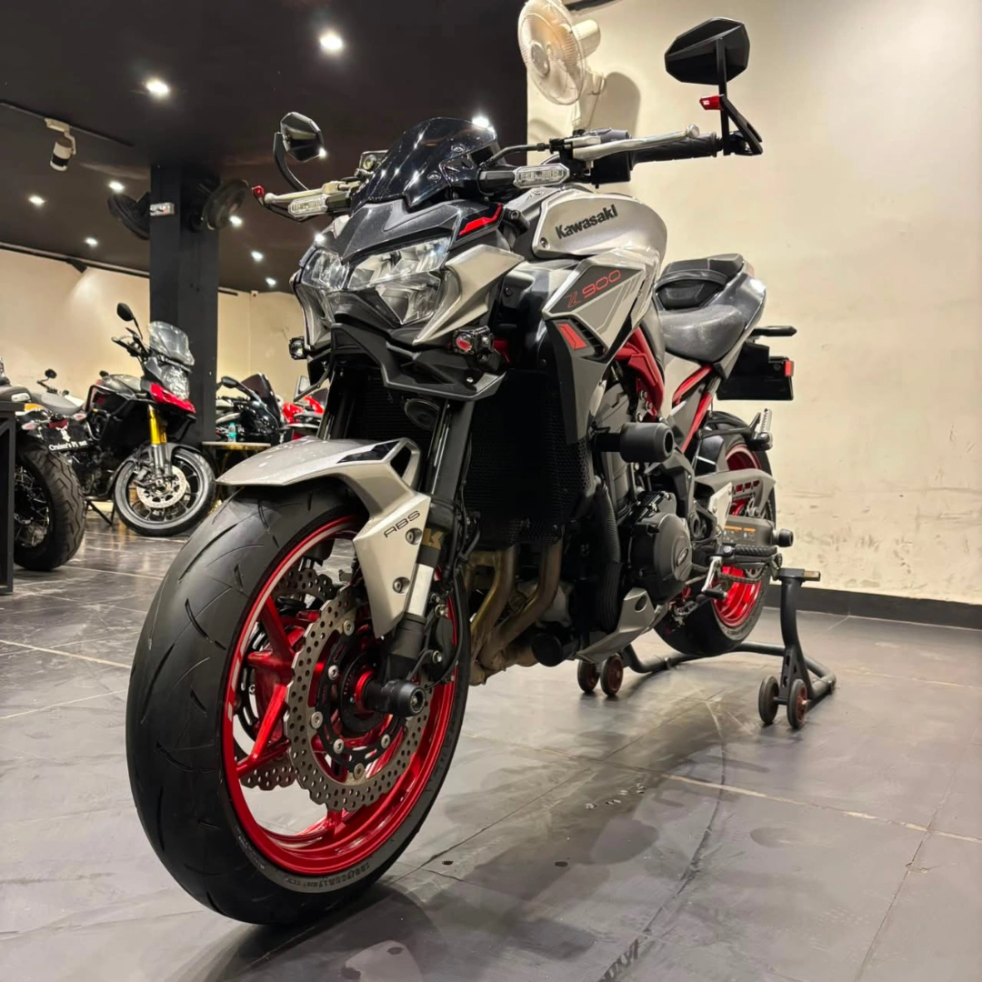 KAWASAKI Z900 2