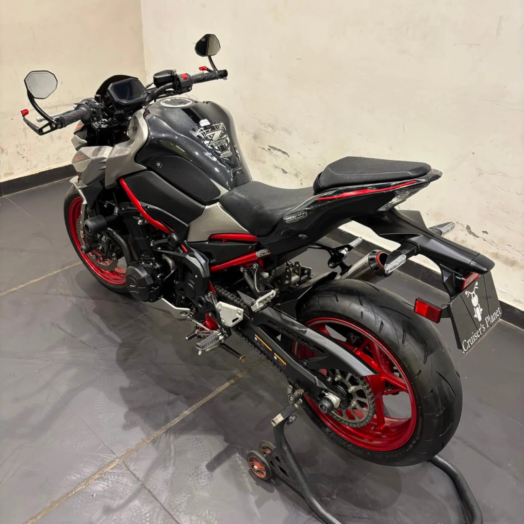 KAWASAKI Z900 2