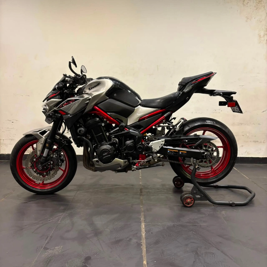 KAWASAKI Z900 2
