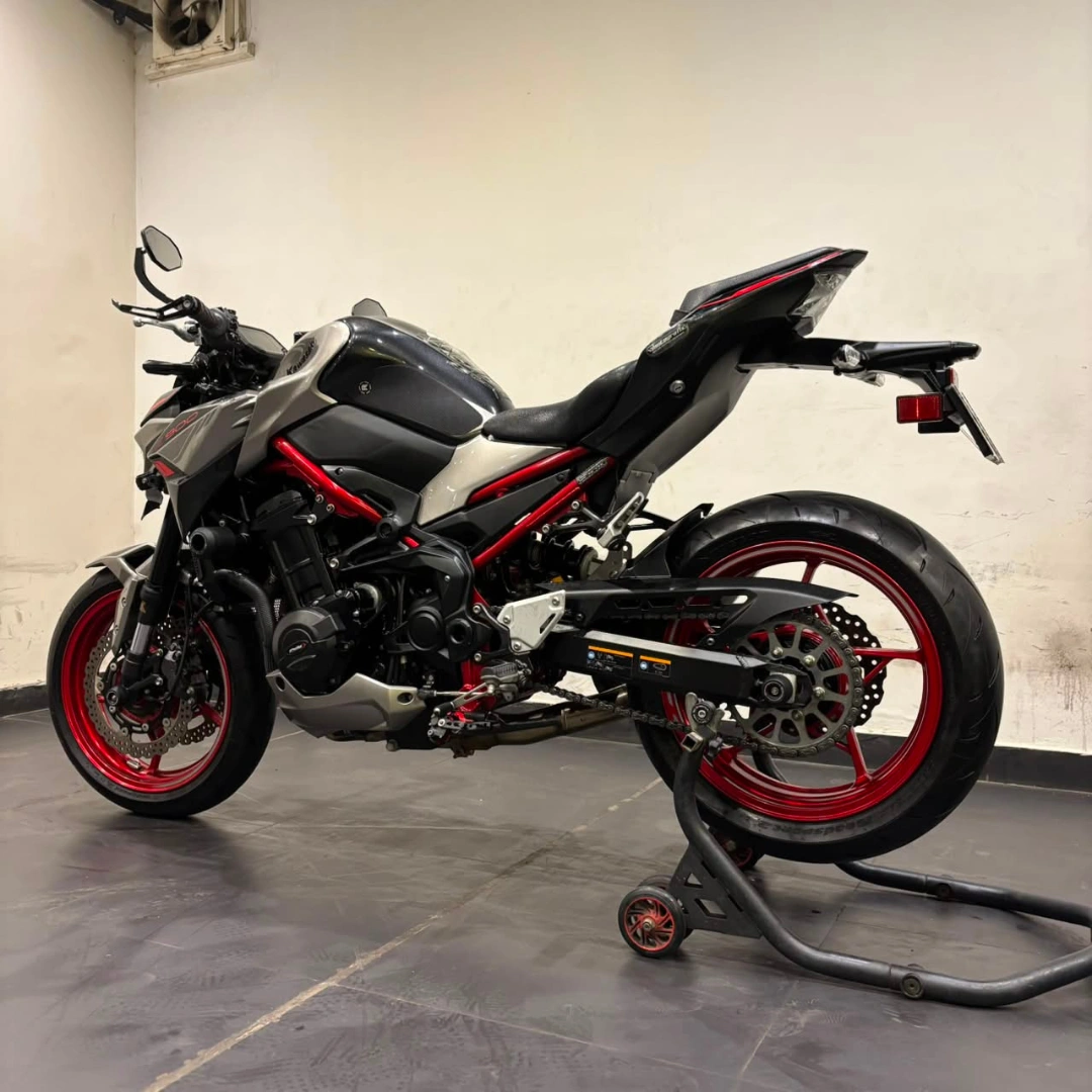 KAWASAKI Z900 2