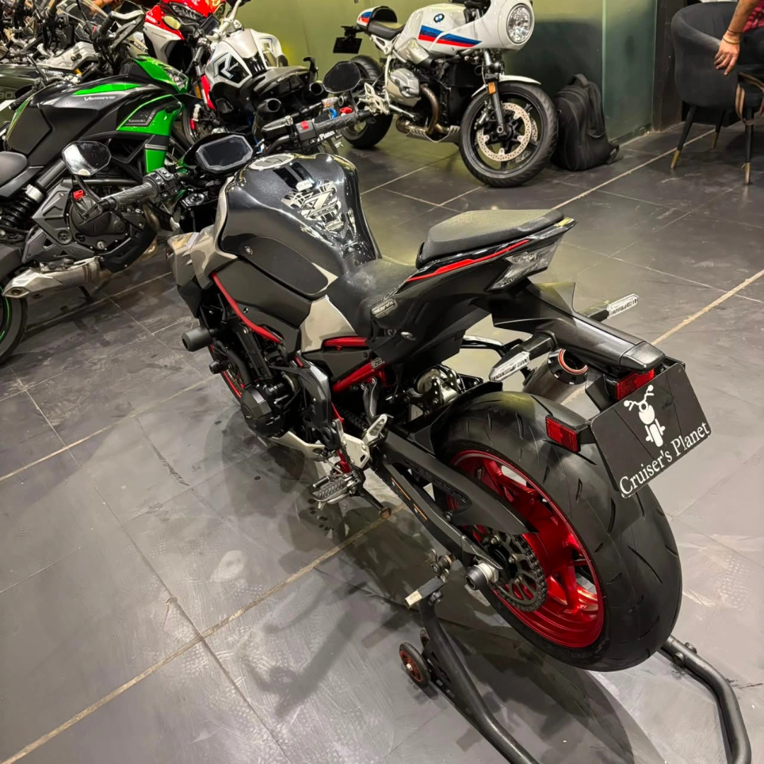 KAWASAKI Z900 2