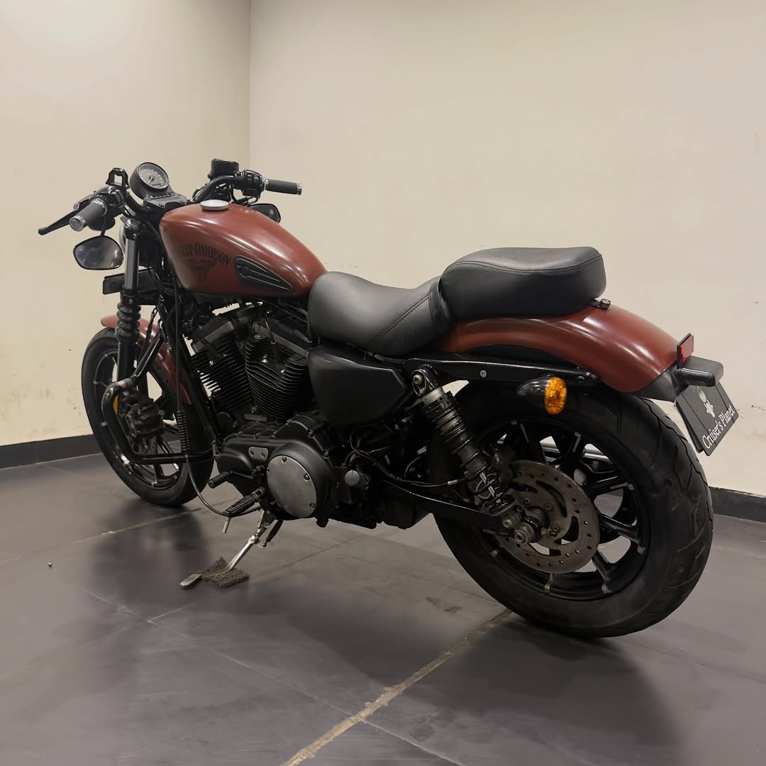 HARLEY DAVIDSON IRON 883