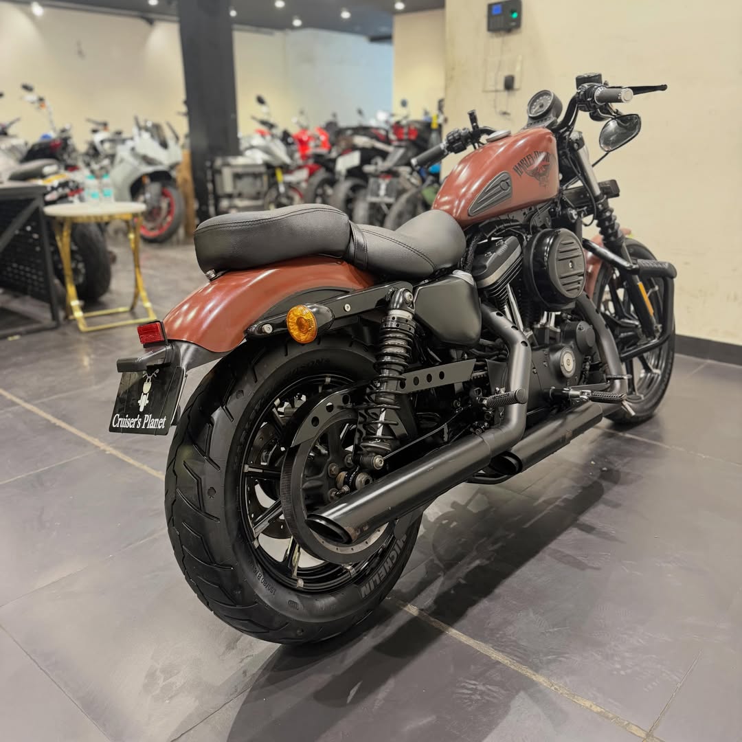 HARLEY DAVIDSON IRON 883