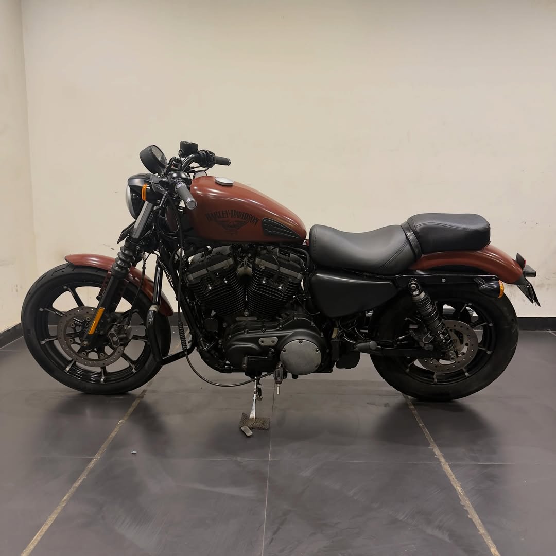 HARLEY DAVIDSON IRON 883