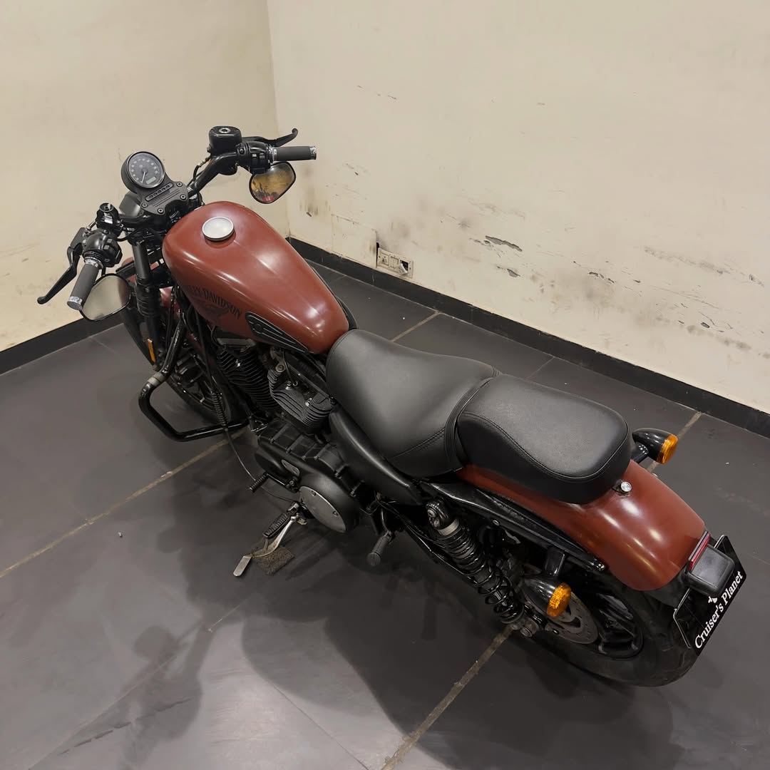 HARLEY DAVIDSON IRON 883