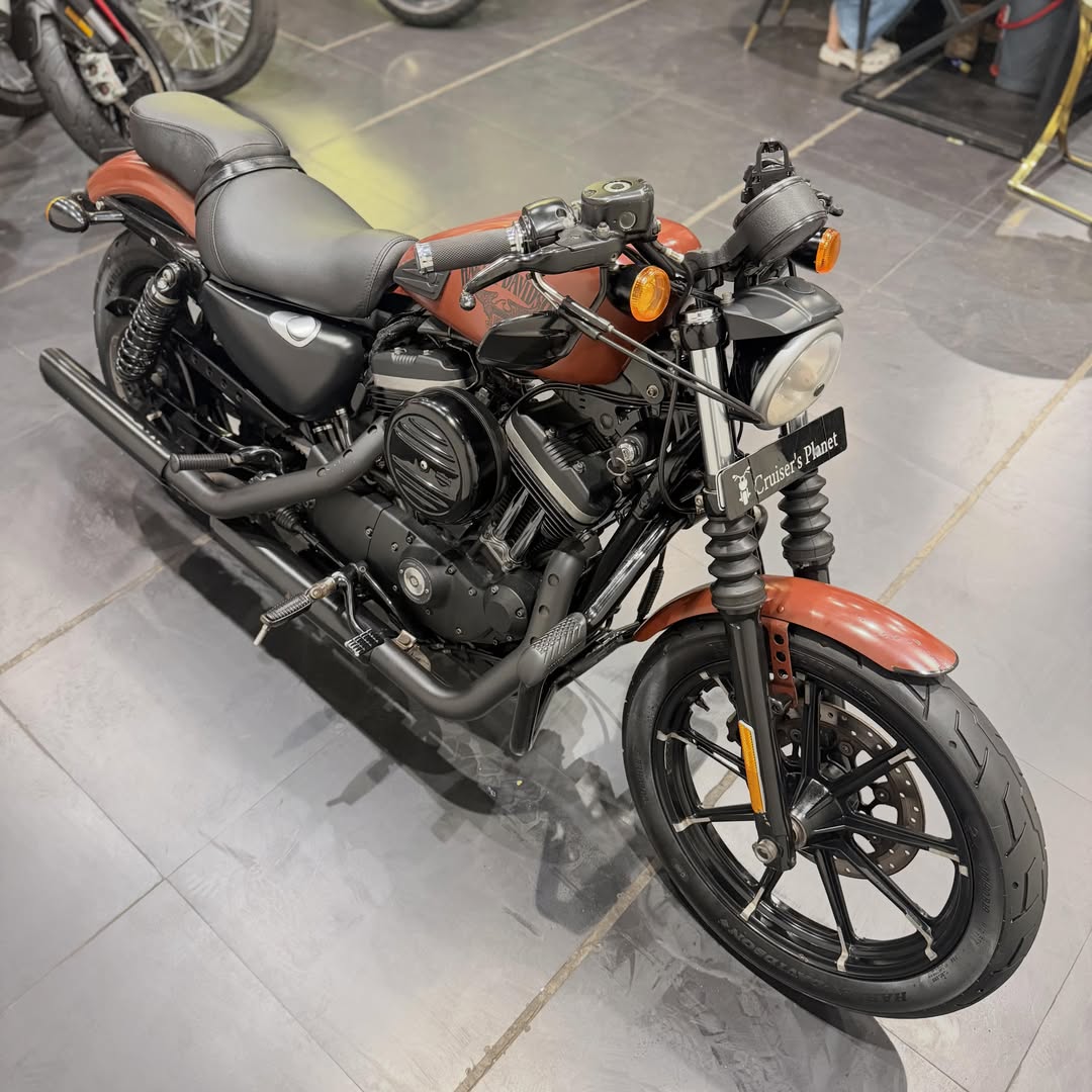 HARLEY DAVIDSON IRON 883