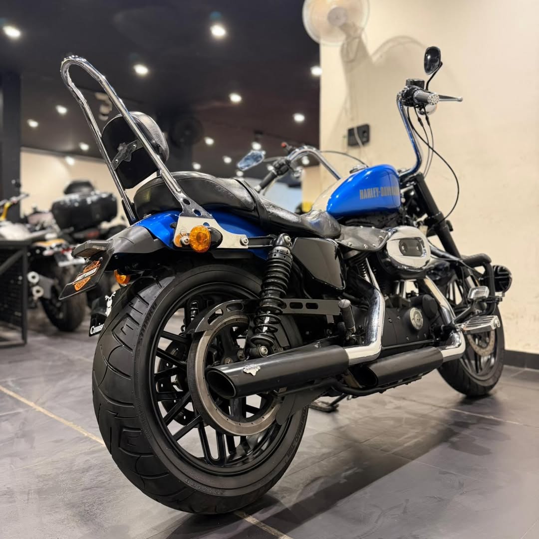 HARLEY DAVIDSON ROADSTER 1200