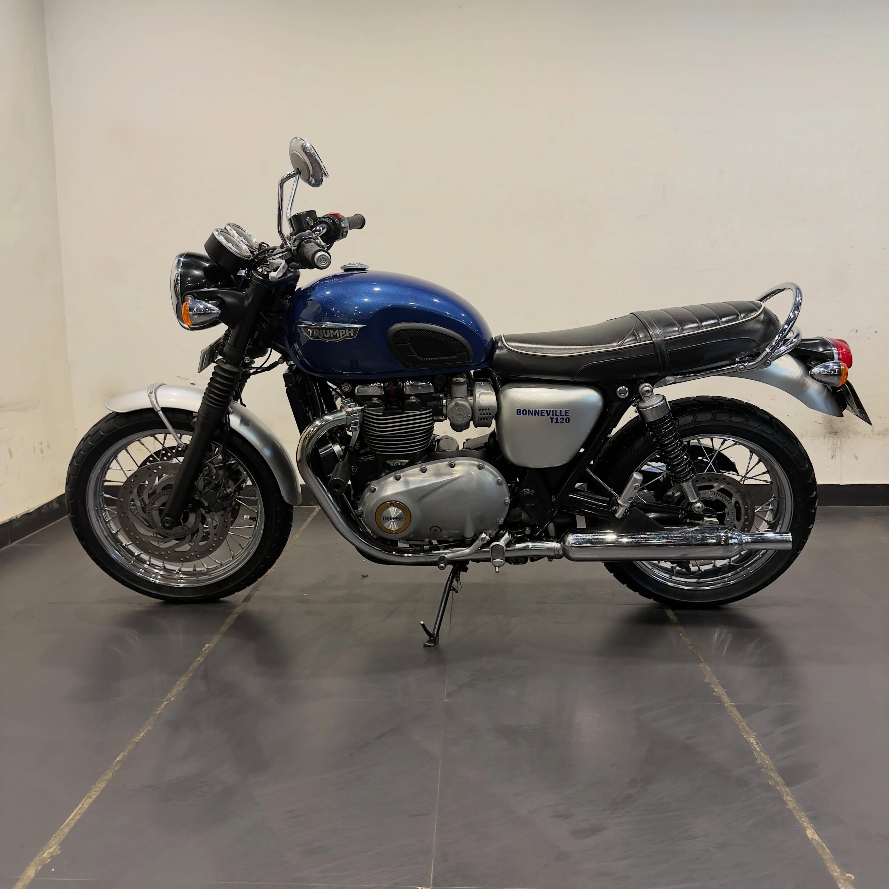 TRIUMPH BONNEVILLE T120