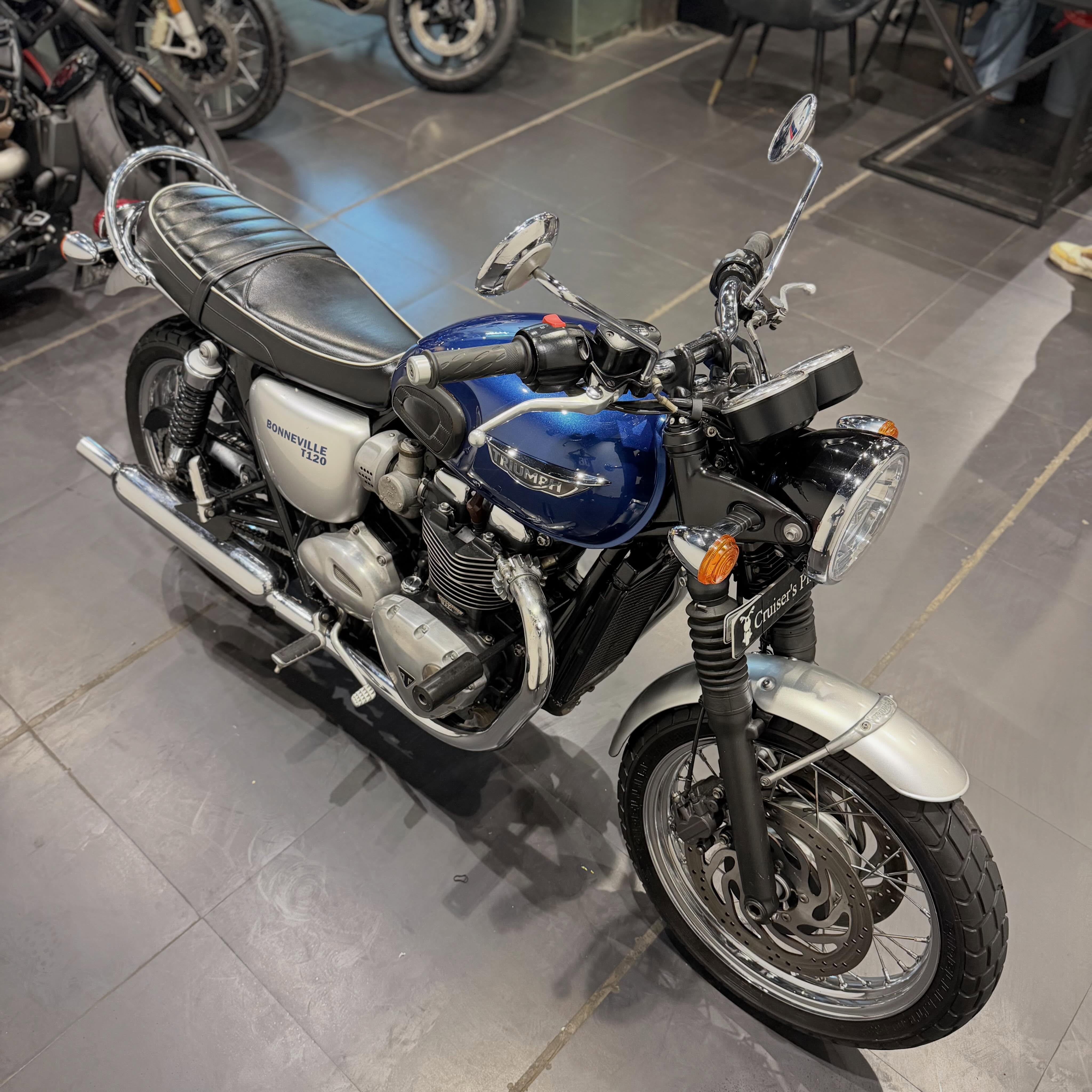 TRIUMPH BONNEVILLE T120