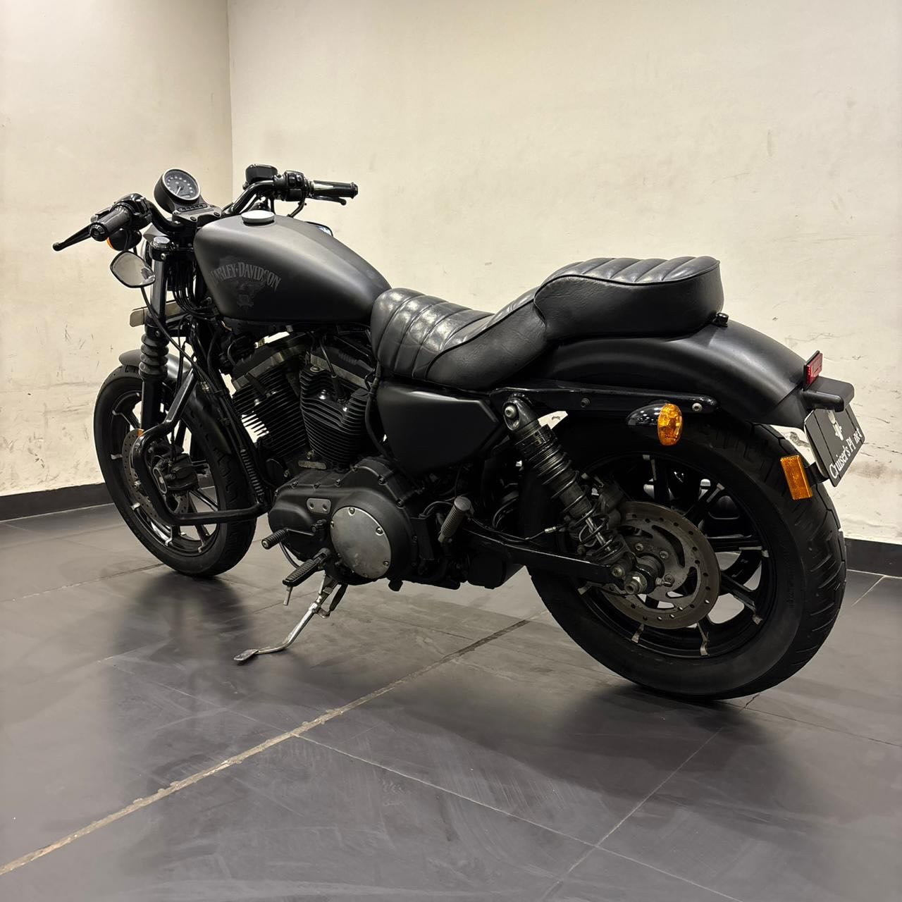HARLEY DAVIDSON IRON 883 (BLACK)