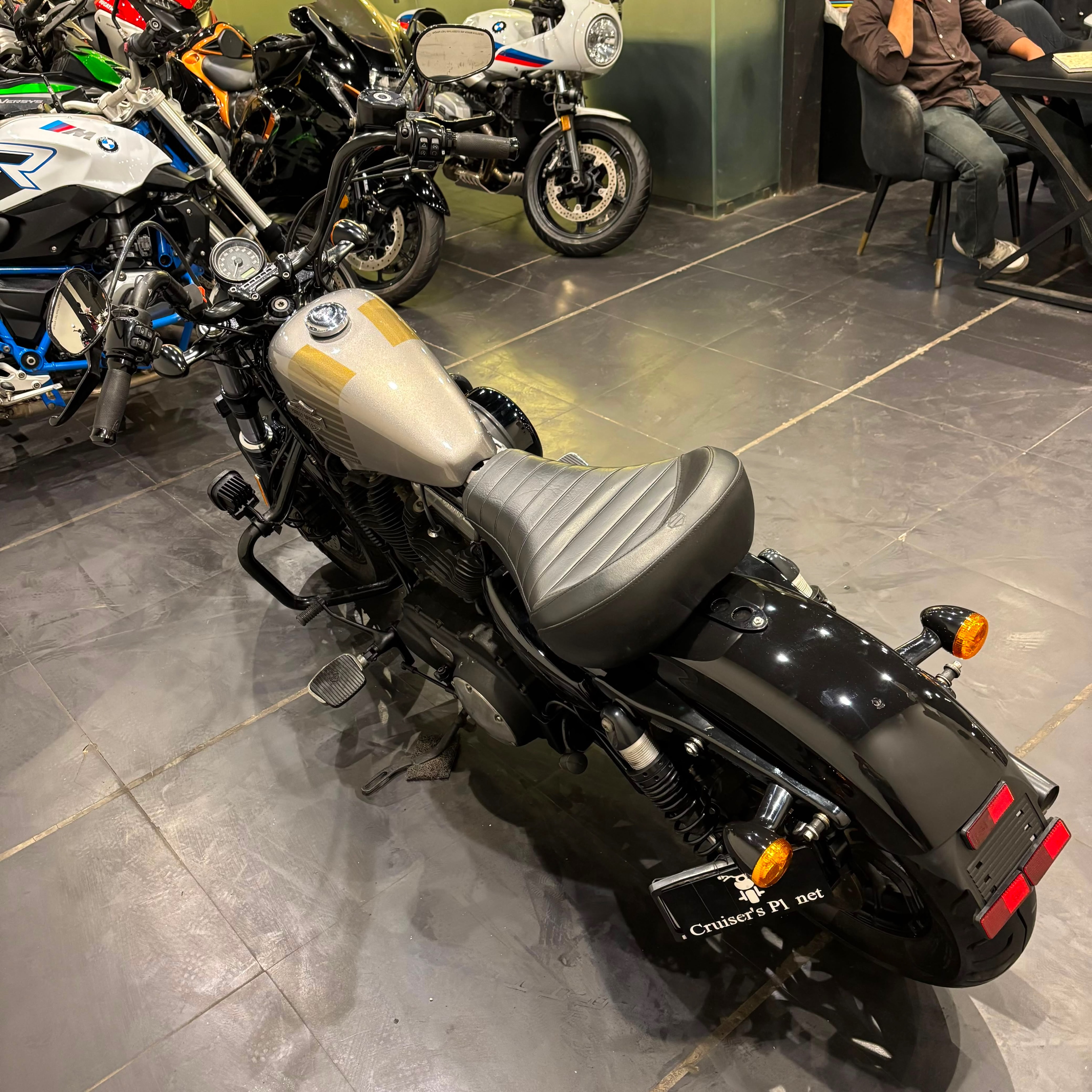 HARLEY DAVIDSON FORTY EIGHT (GREY)