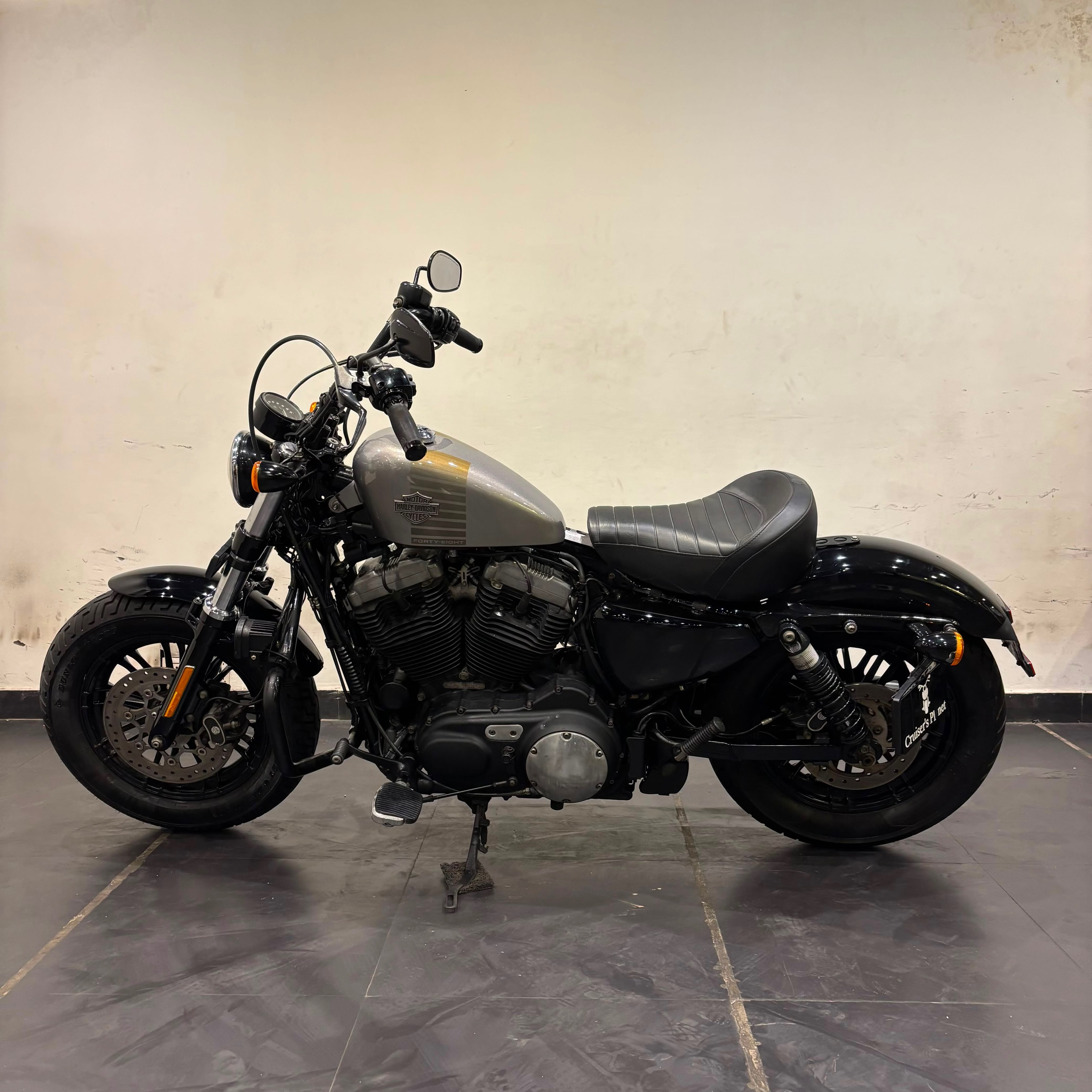 HARLEY DAVIDSON FORTY EIGHT (GREY)