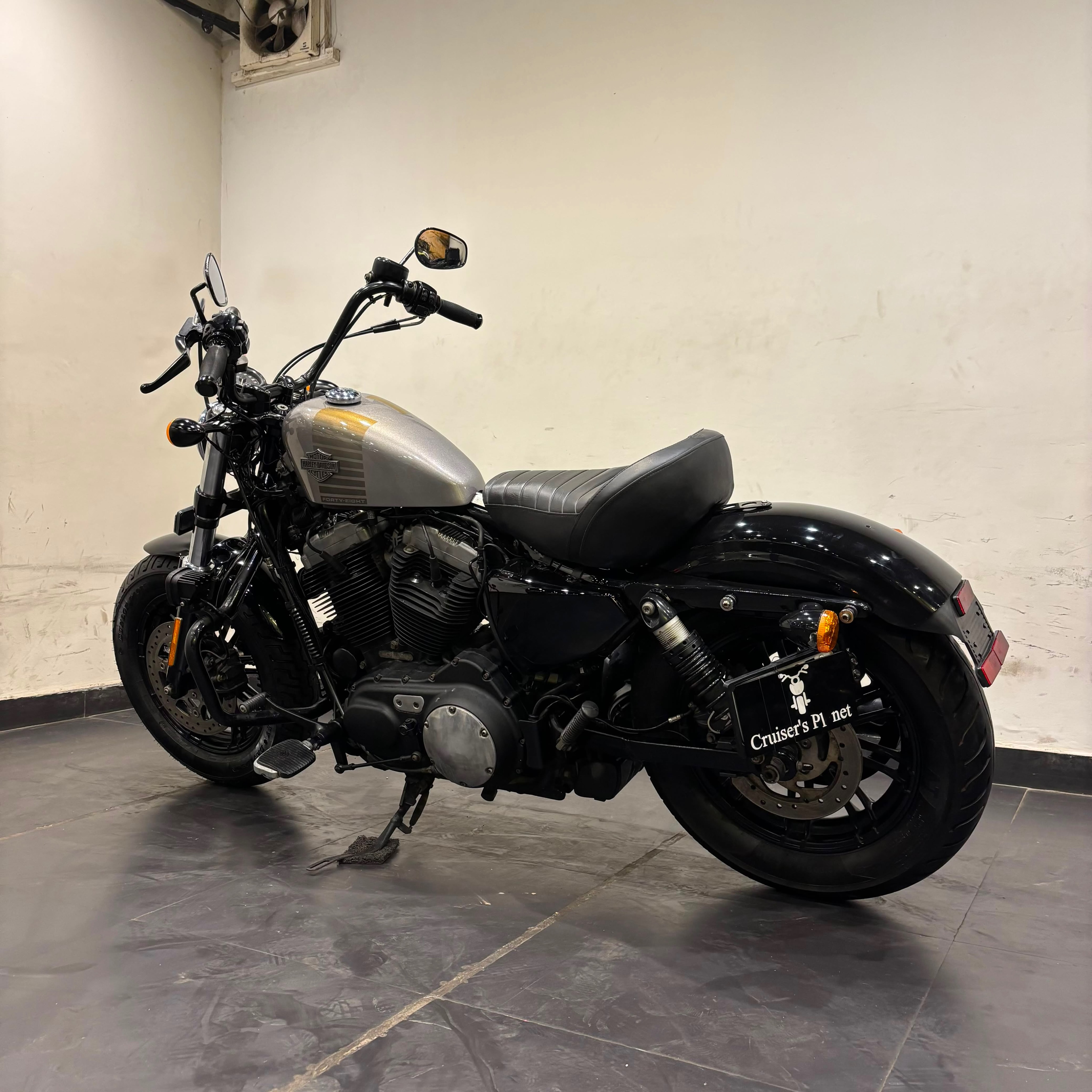 HARLEY DAVIDSON FORTY EIGHT (GREY)