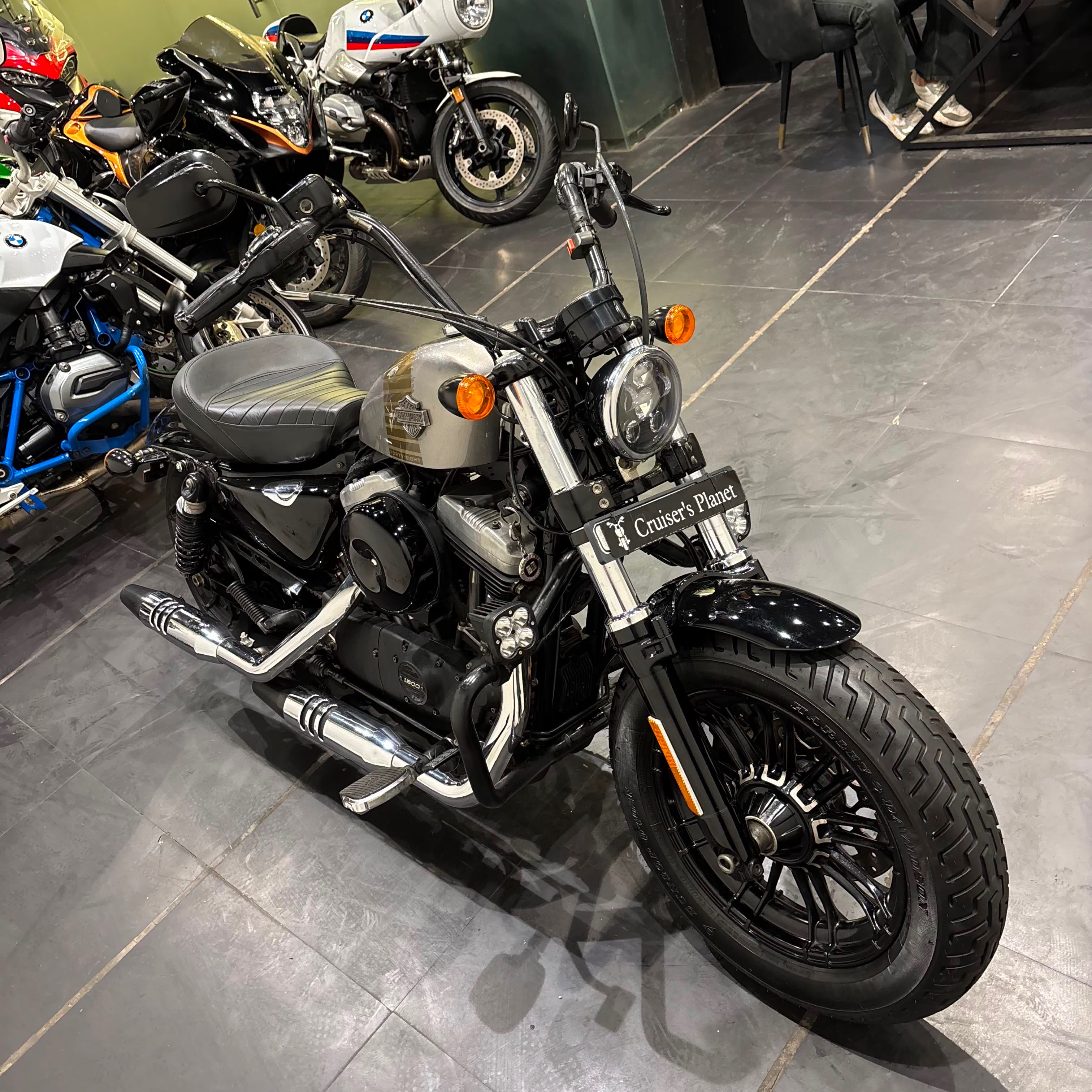 HARLEY DAVIDSON FORTY EIGHT (GREY)