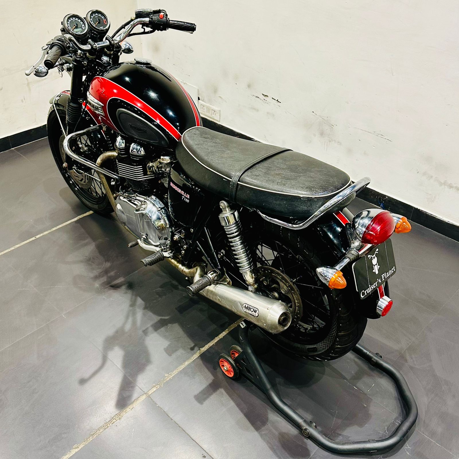 TRIUMPH BONNEVILLE T100
