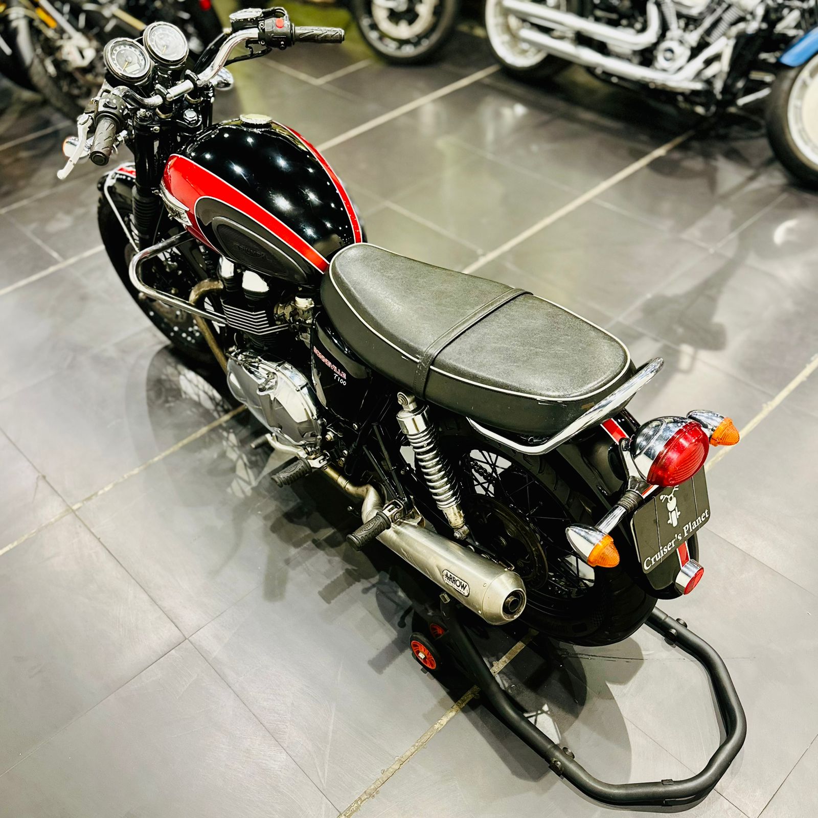 TRIUMPH BONNEVILLE T100