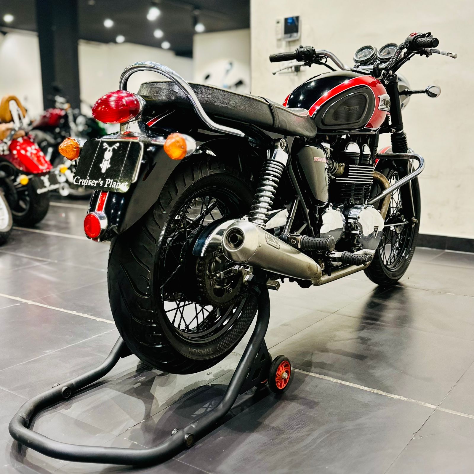 TRIUMPH BONNEVILLE T100