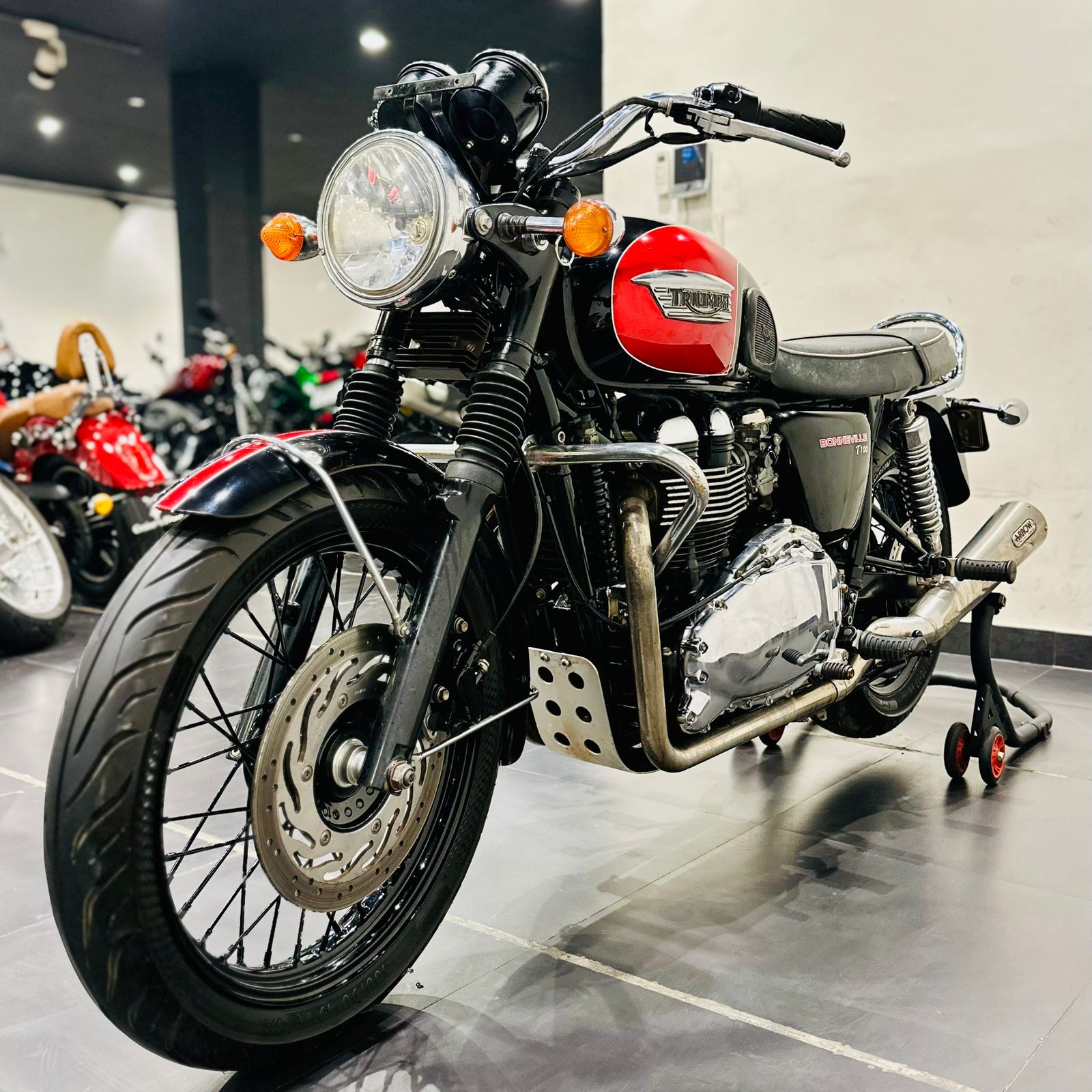 TRIUMPH BONNEVILLE T100