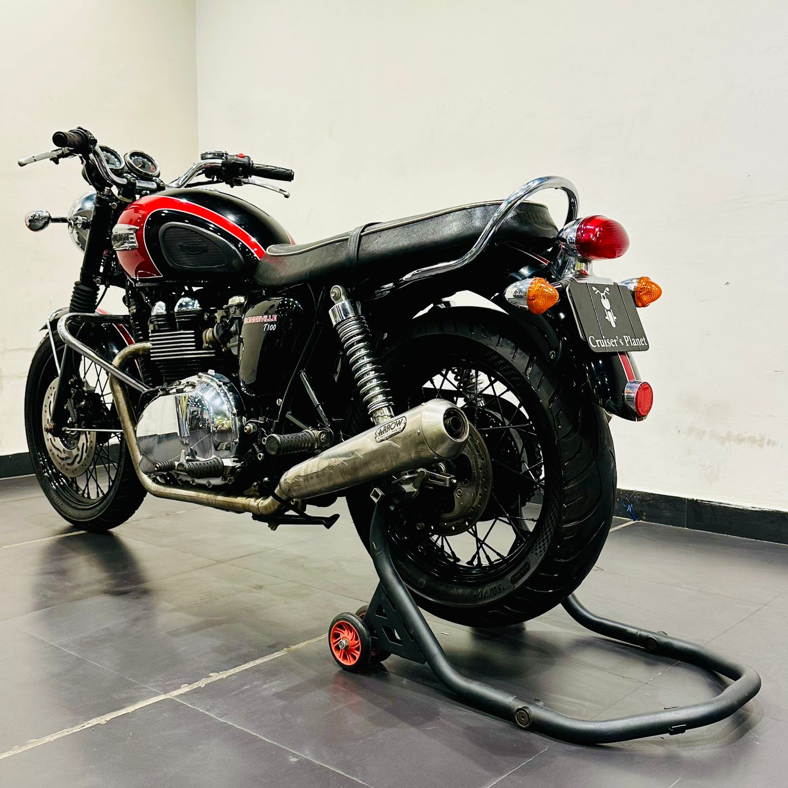 TRIUMPH BONNEVILLE T100