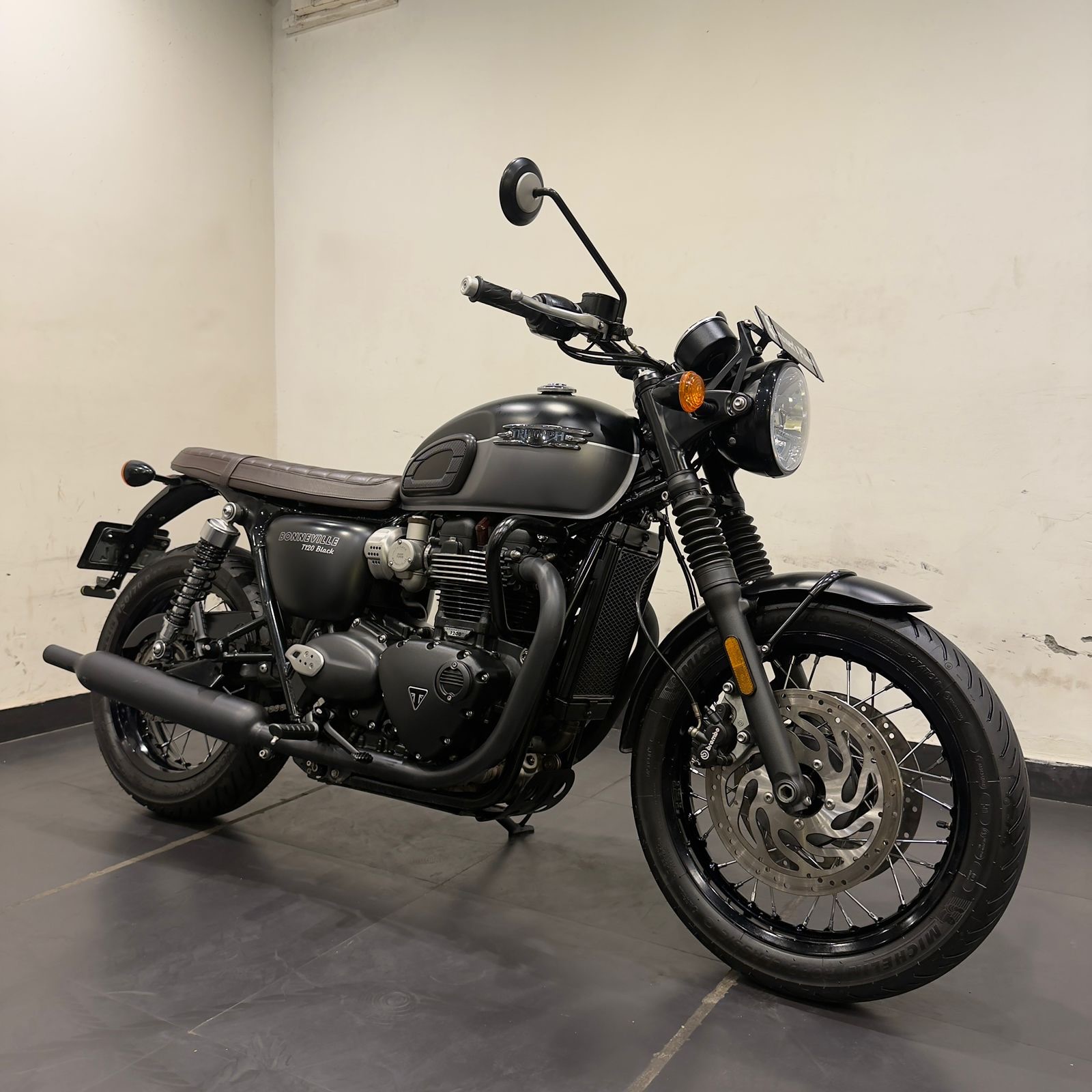TRIUMPH BONNEVILLE T120 BLACK
