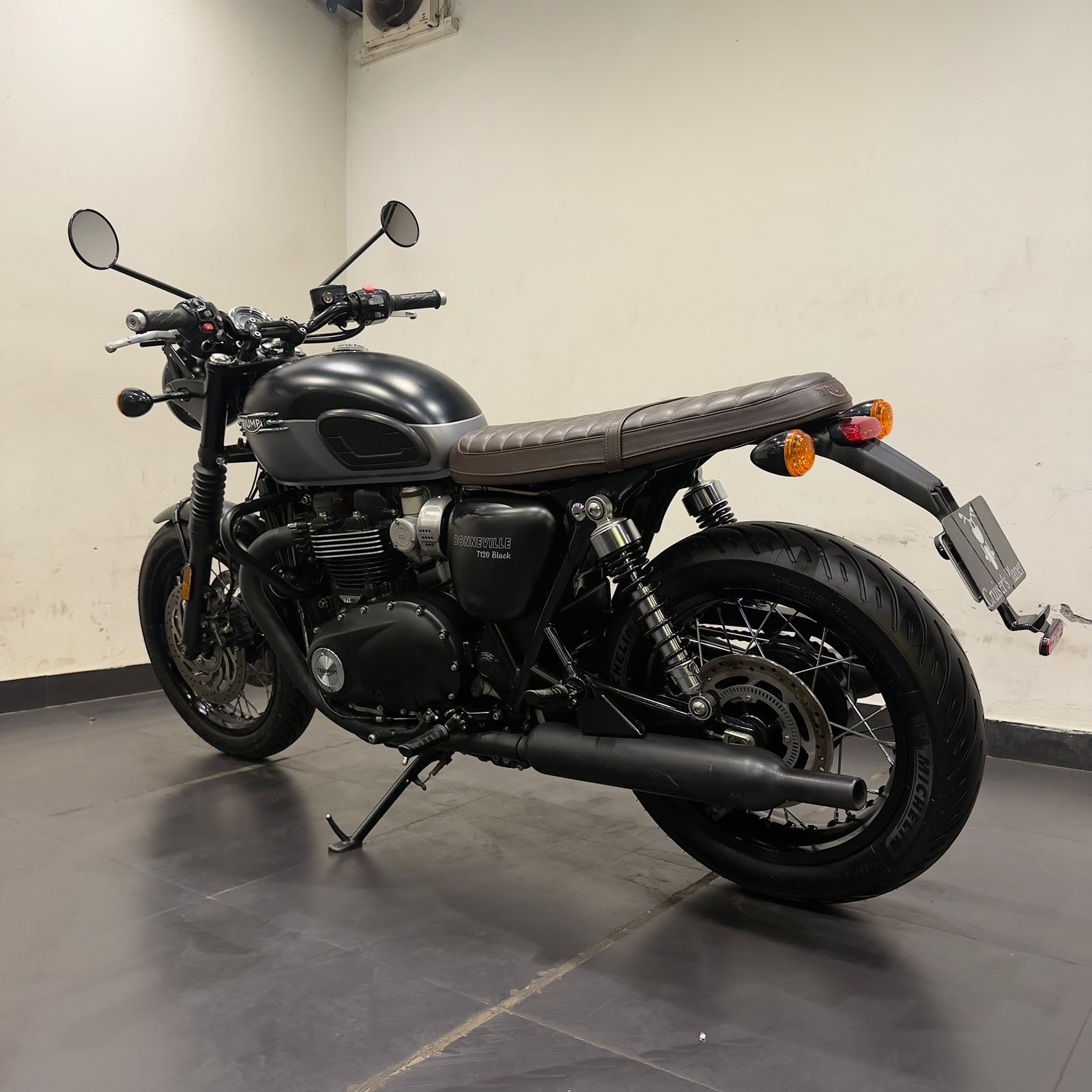 TRIUMPH BONNEVILLE T120 BLACK