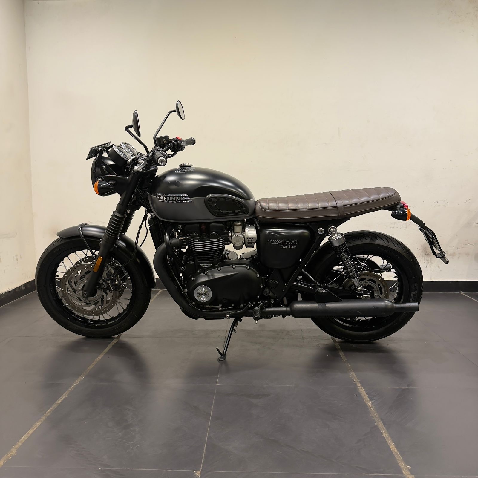 TRIUMPH BONNEVILLE T120 BLACK