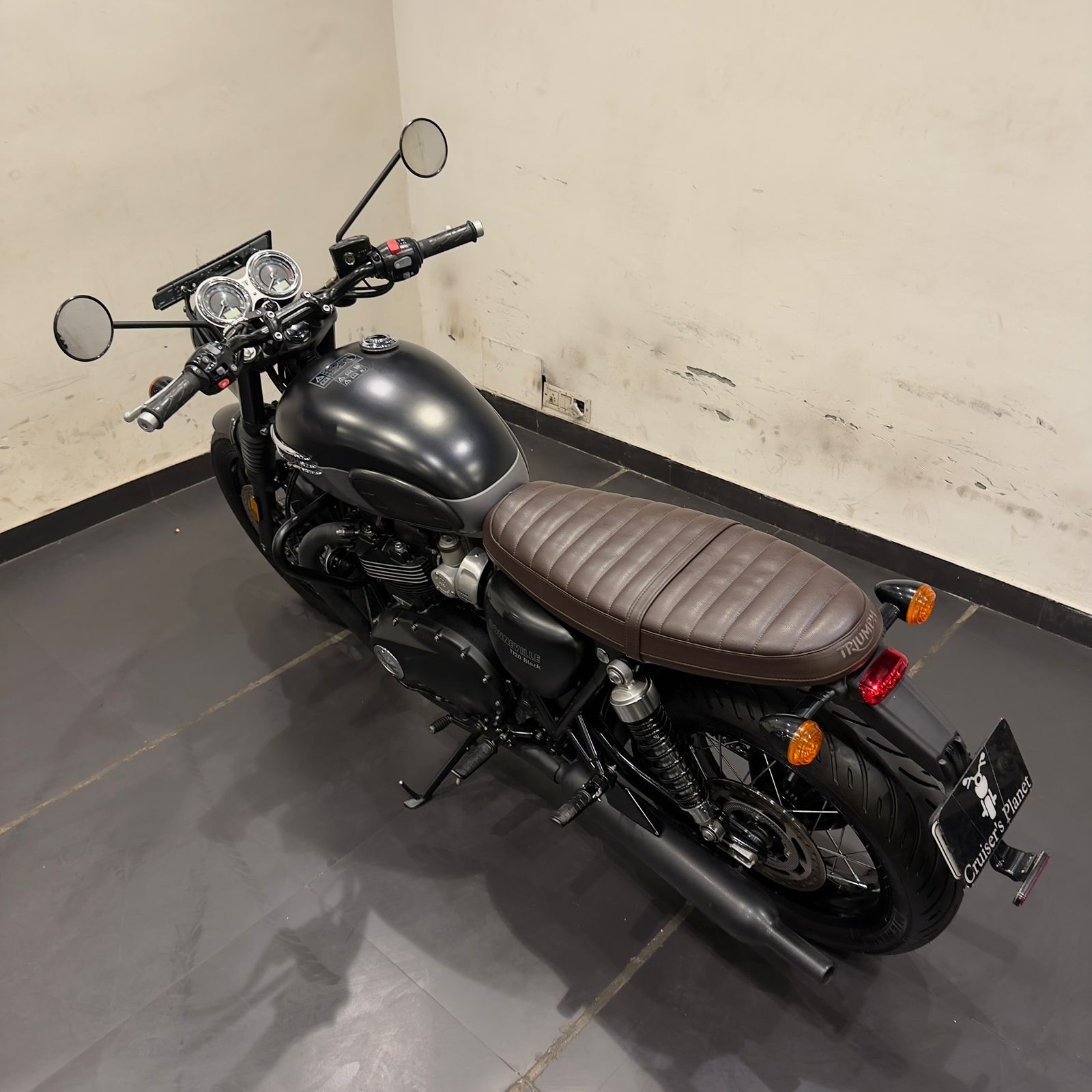 TRIUMPH BONNEVILLE T120 BLACK