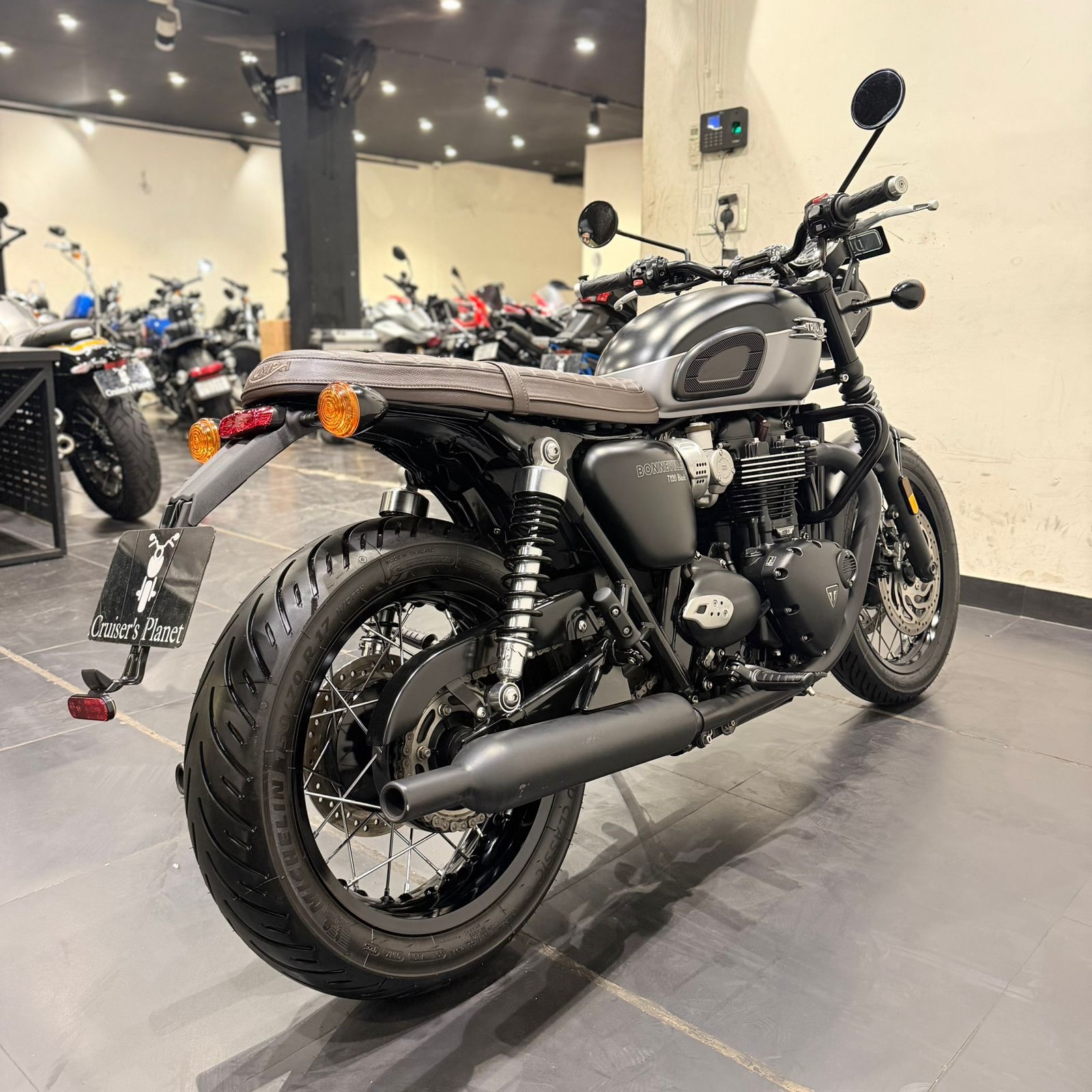 TRIUMPH BONNEVILLE T120 BLACK