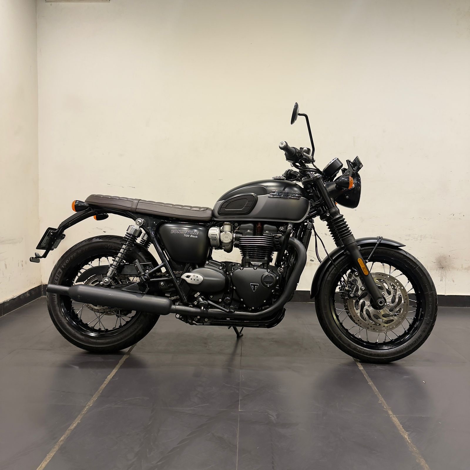 TRIUMPH BONNEVILLE T120 BLACK