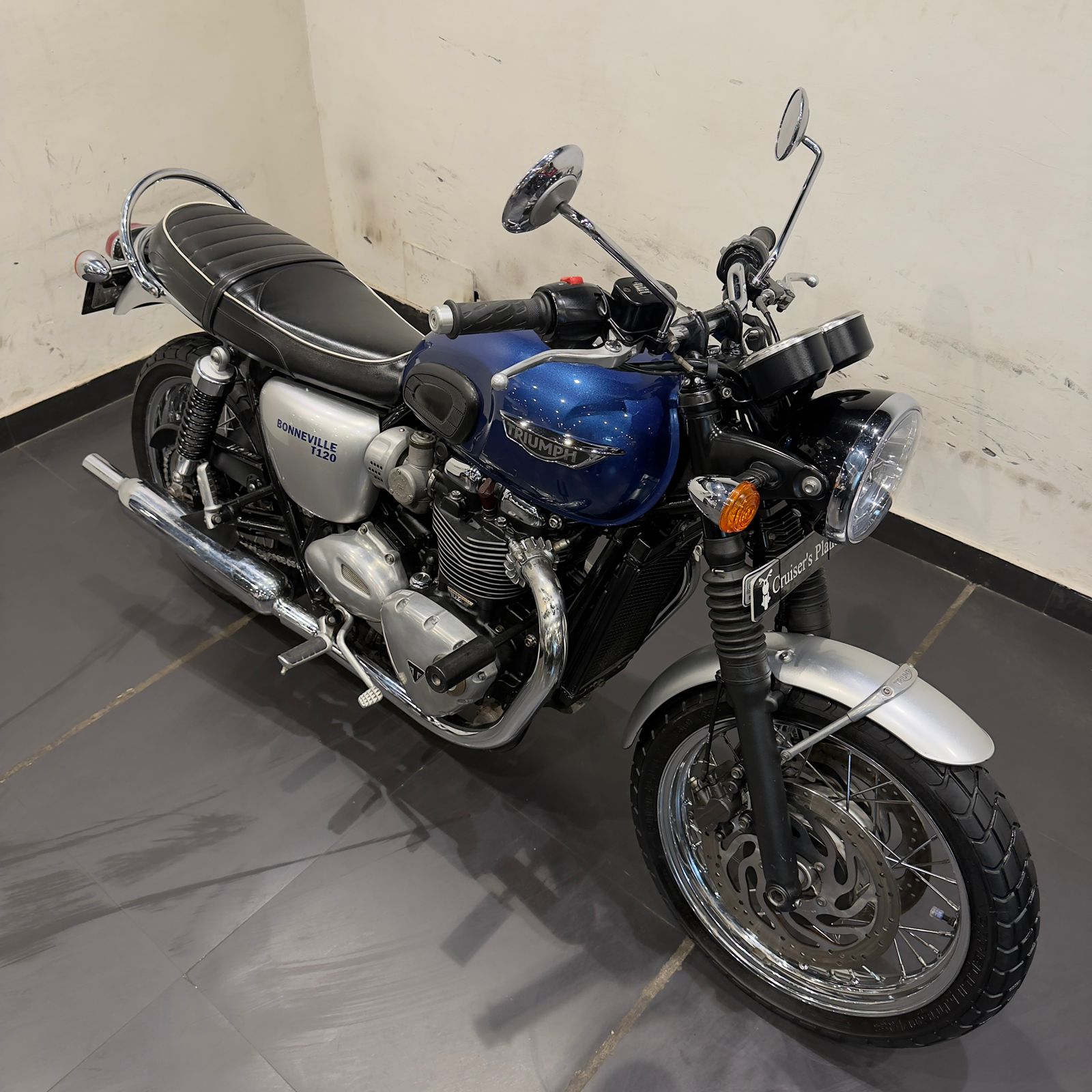 TRIUMPH BONNEVILLE T120 (BLUE)