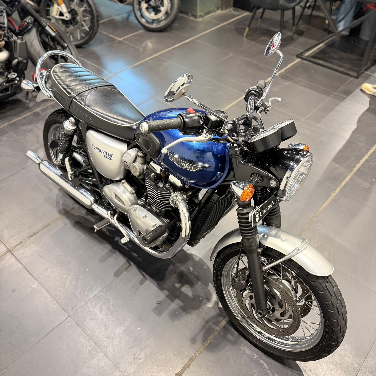 TRIUMPH BONNEVILLE T120 (BLUE)