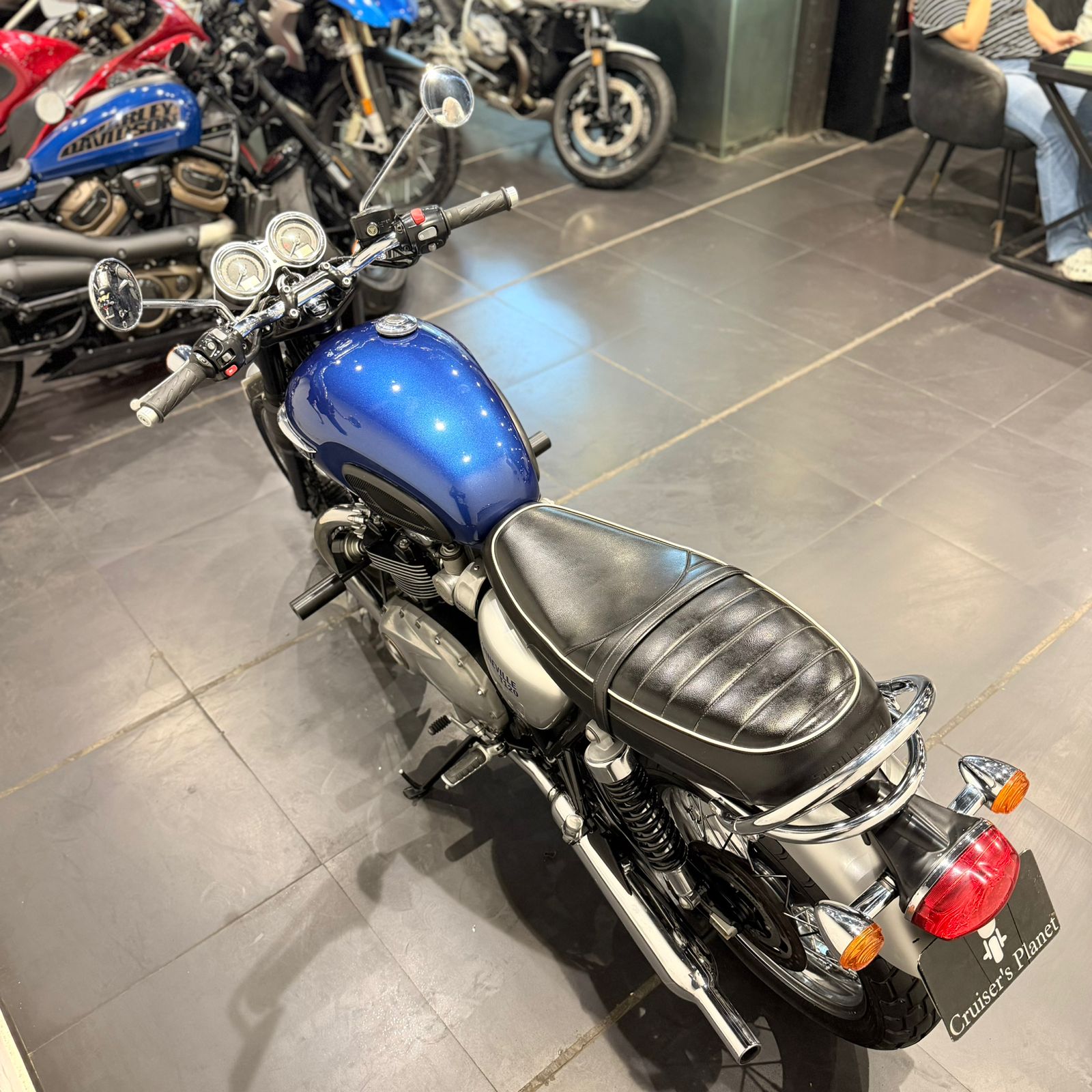 TRIUMPH BONNEVILLE T120 (BLUE)