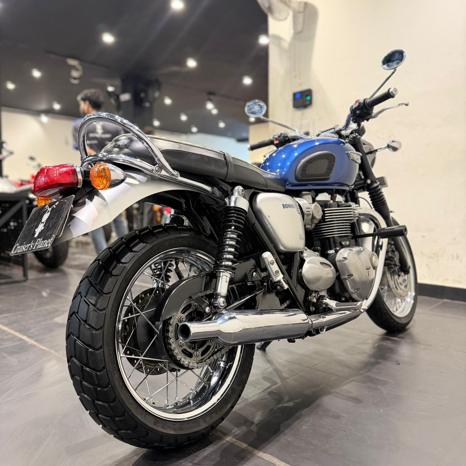 TRIUMPH BONNEVILLE T120 (BLUE)