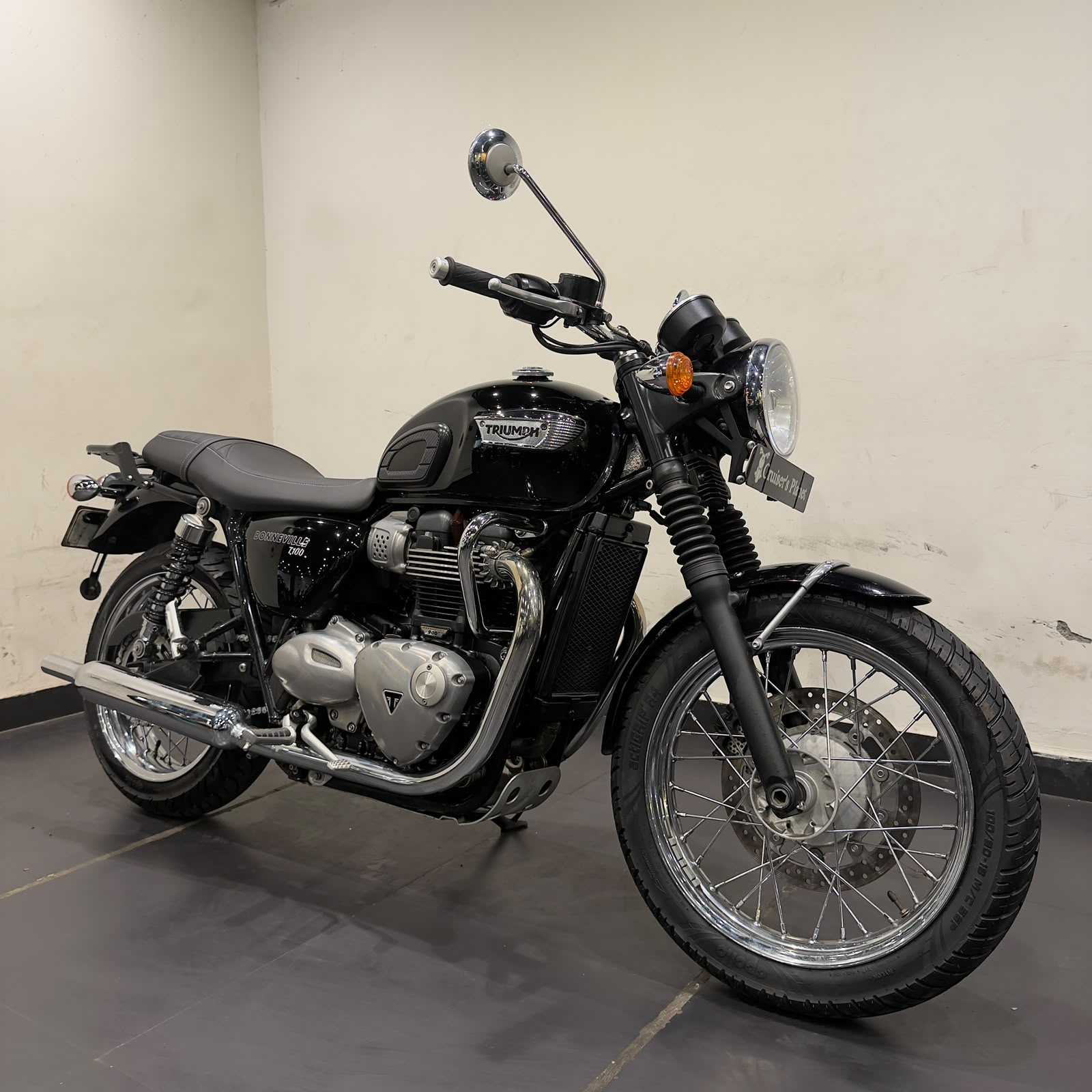 TRIUMPH BONNEVILLE T100 (2018)
