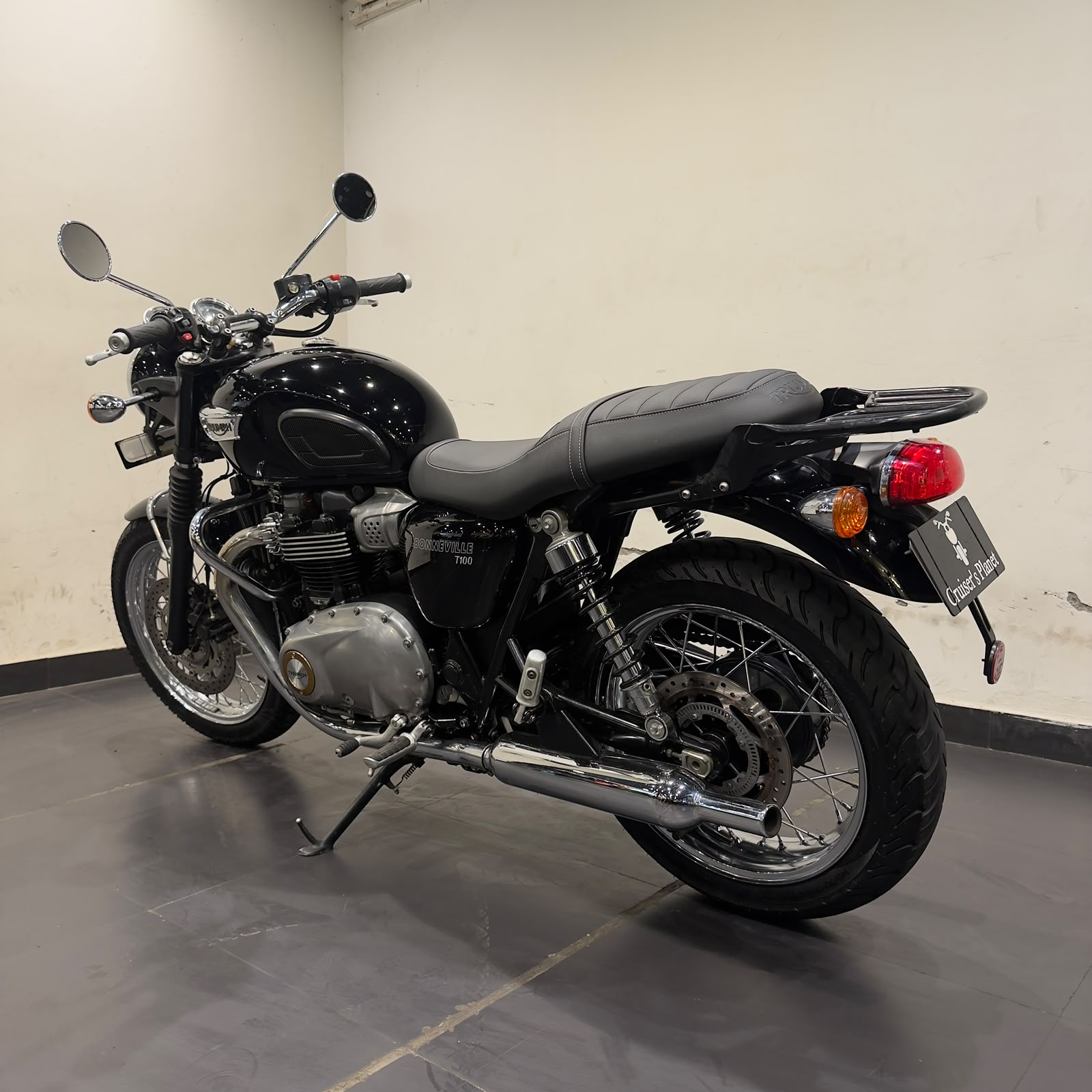 TRIUMPH BONNEVILLE T100 (2018)